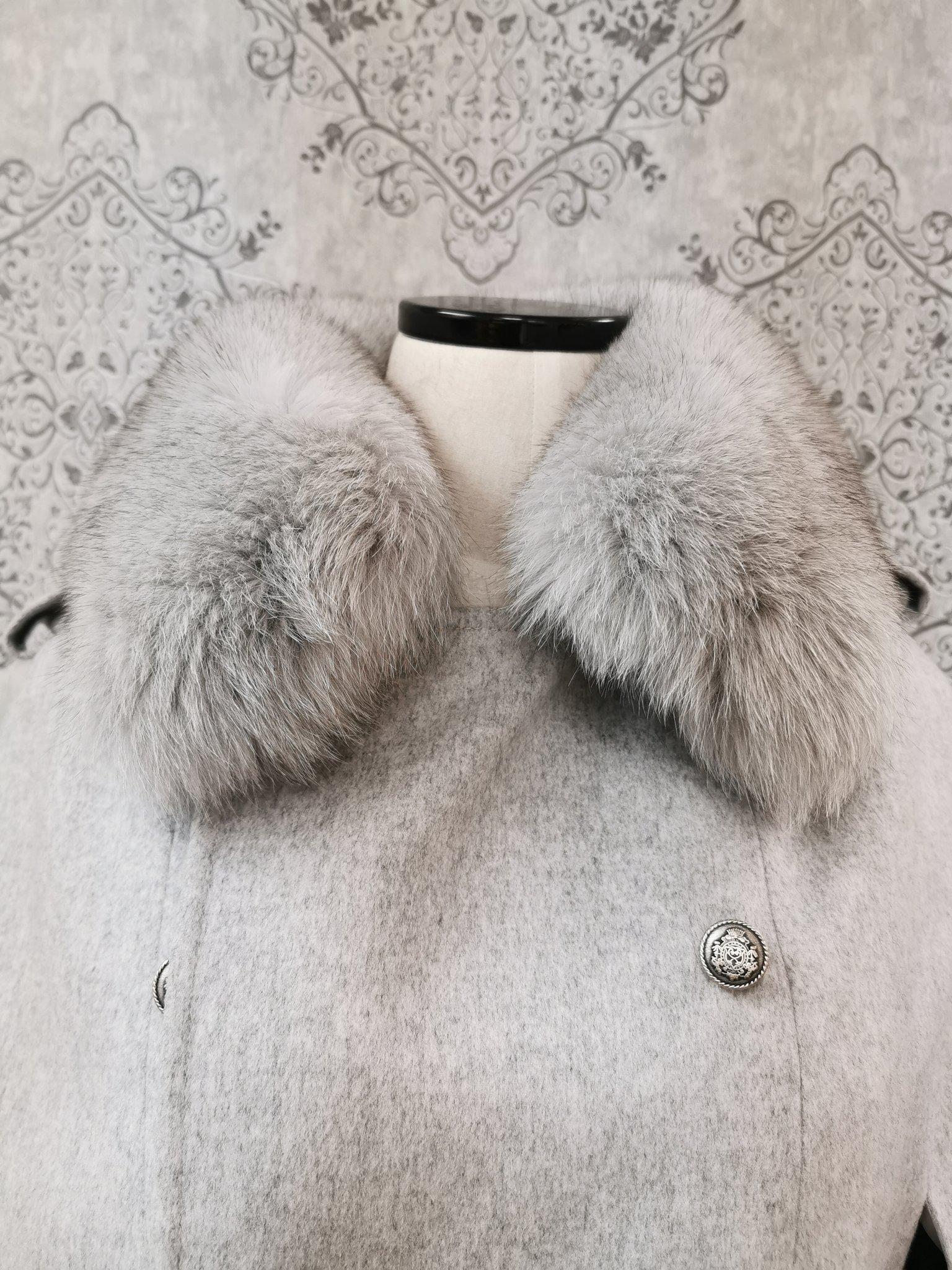Women's Brand new Loro Piana grey cape with fox fur trim