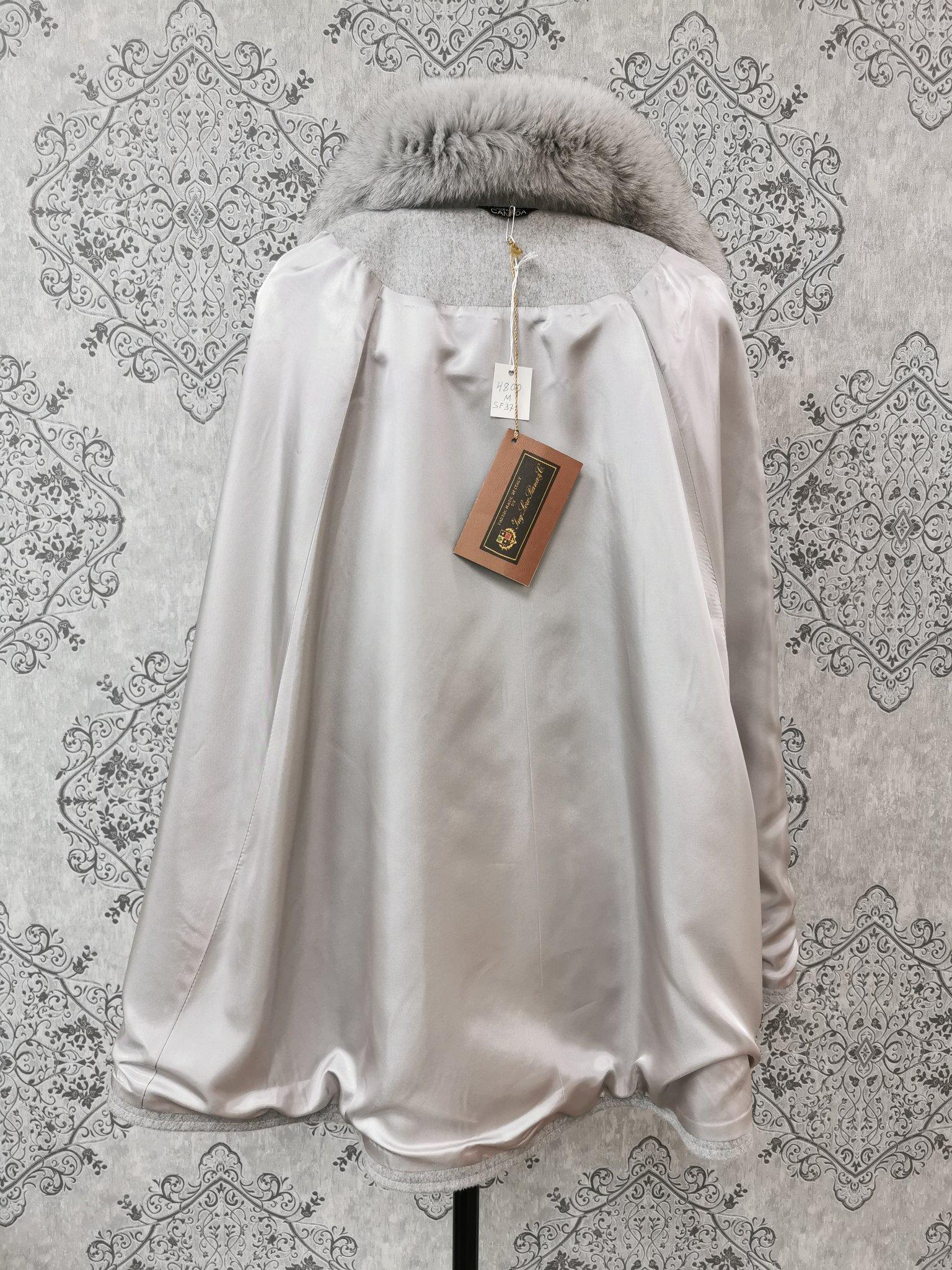 Brand new Loro Piana grey cape with fox fur trim 2