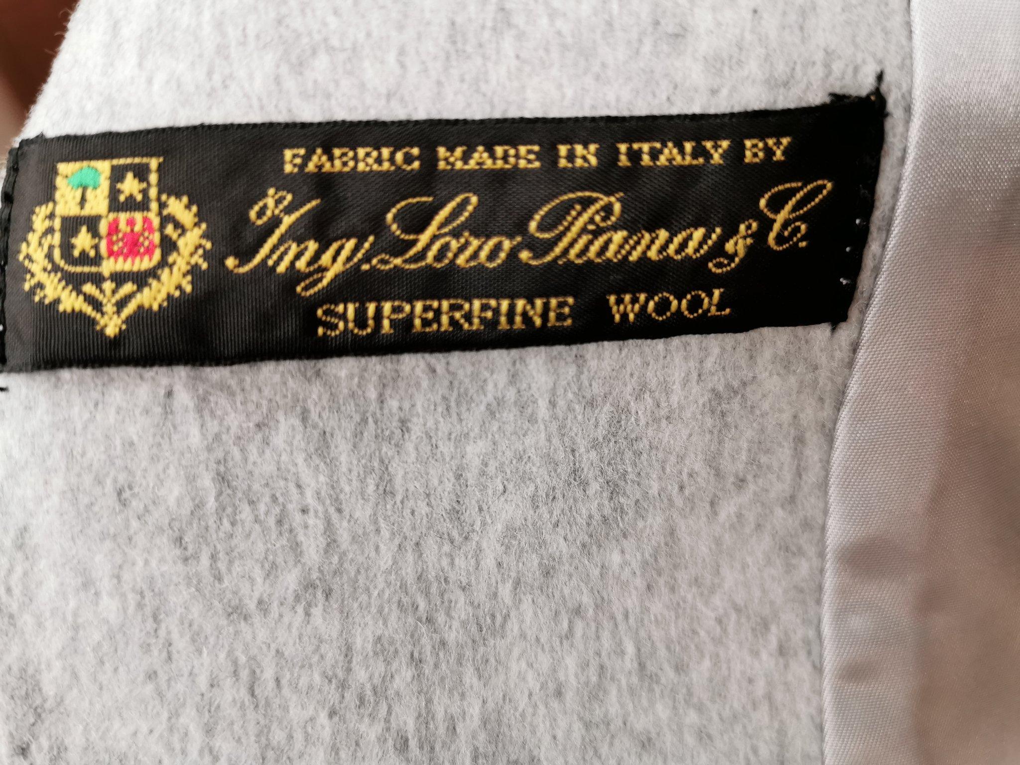 Brandneuer Loro Piana grauer Mantel mit Fuchspelzbesatz Größe 6 5