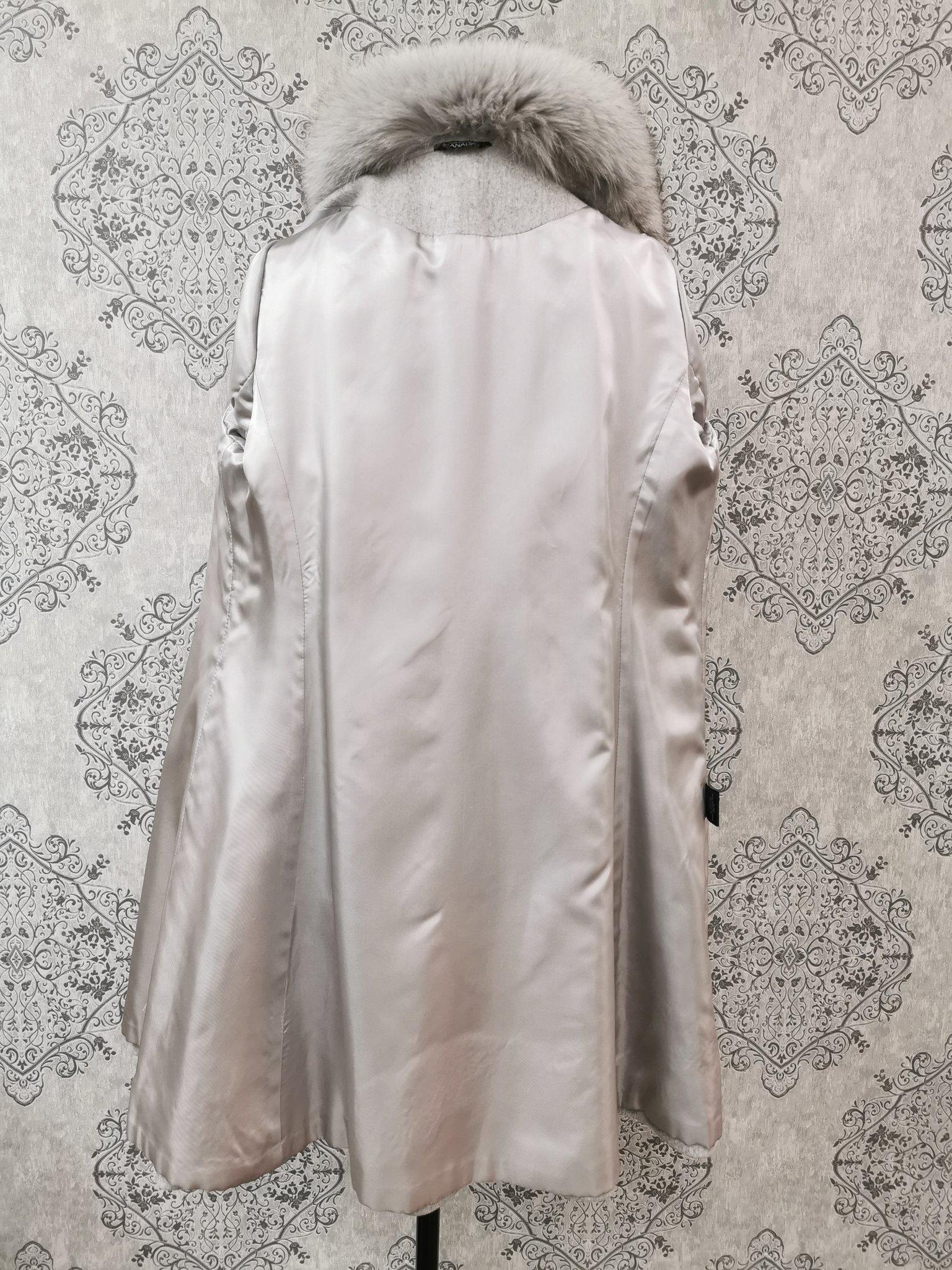 Brandneuer Loro Piana grauer Mantel mit Fuchspelzbesatz Größe 6 3