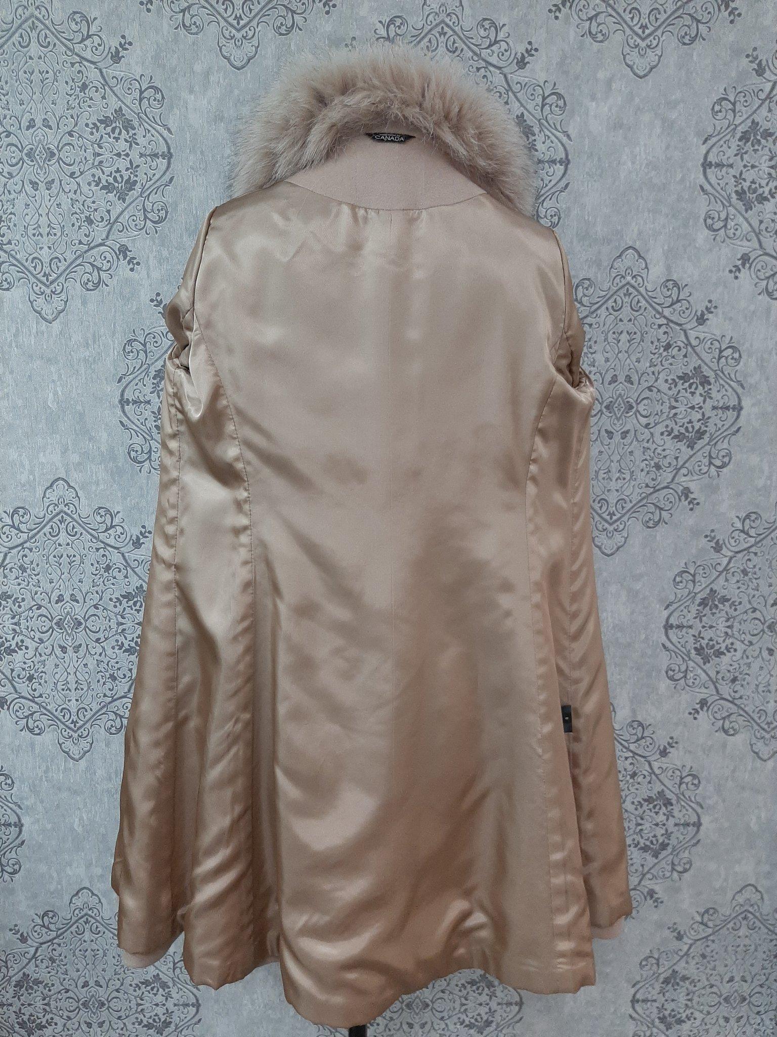 Women's Brand new Loro Piano with fox fur trim size 8 For Sale