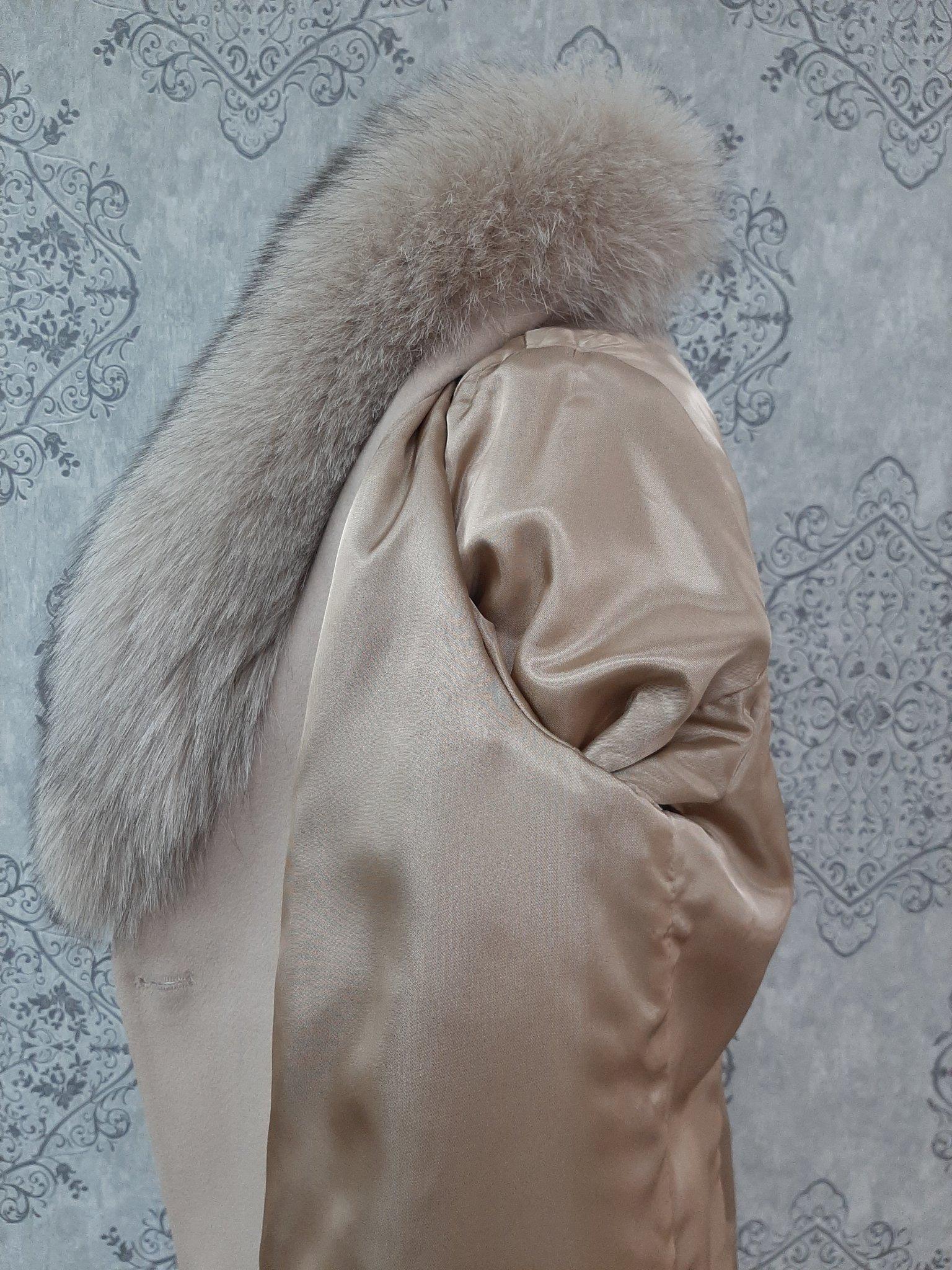 Brand new Loro Piano with fox fur trim size 8 For Sale 1