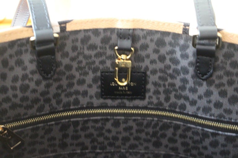 Brand New Louis Vuitton Arizona Beige Onthego Wild at Heart Bag