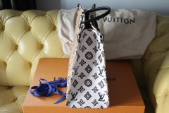 Brand New Louis Vuitton Arizona Beige Onthego Wild at Heart Bag, 2021 Special Ed