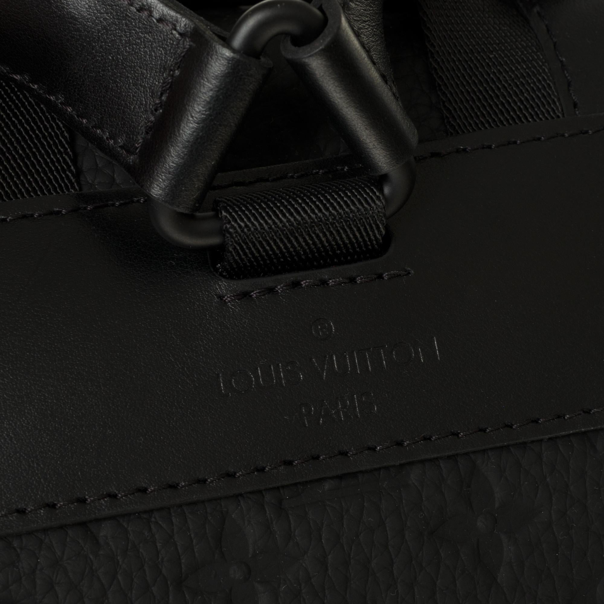 Brand New Louis Vuitton Rucksack in schwarzem Taurillon Leder gepraegt 6