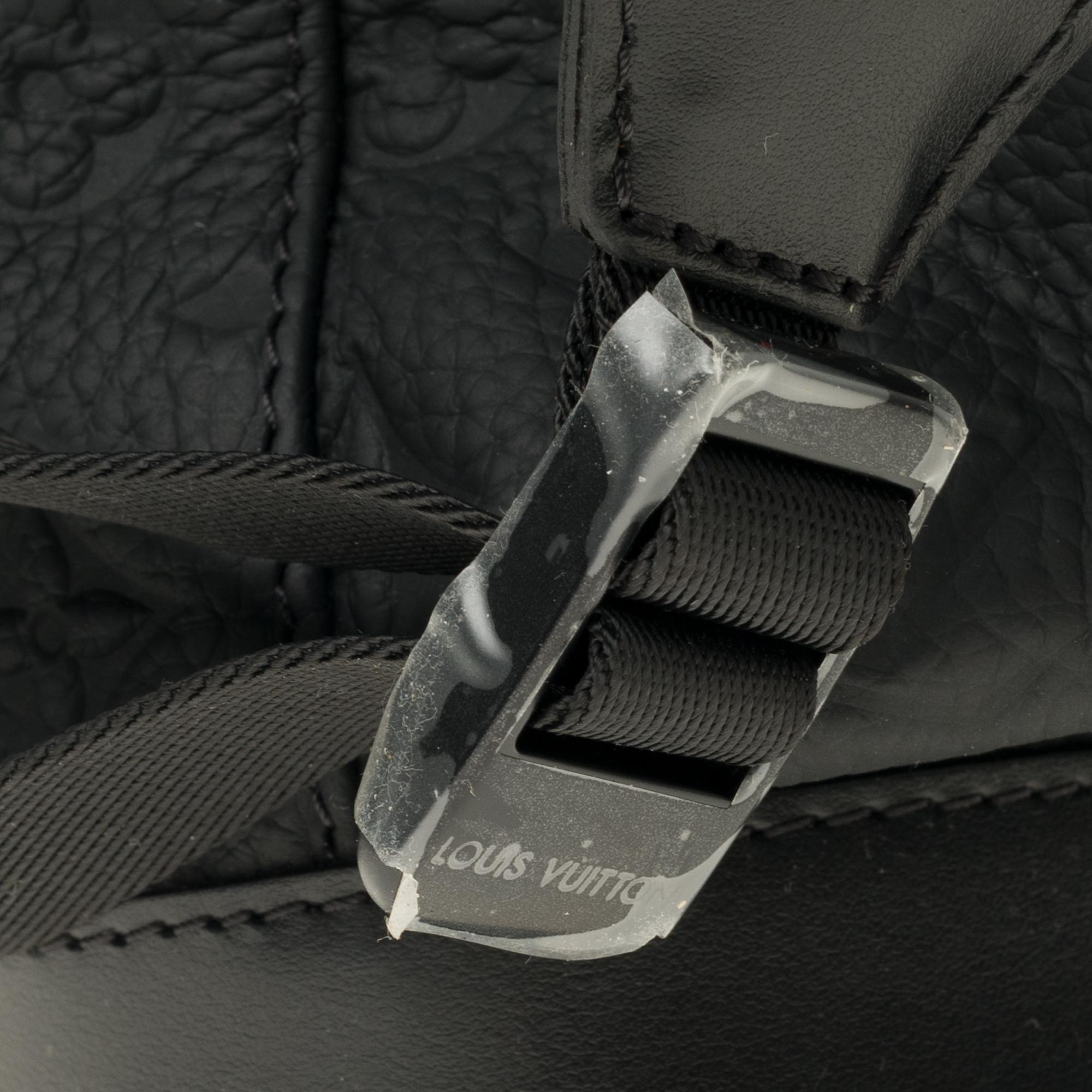 Brand New Louis Vuitton Rucksack in schwarzem Taurillon Leder gepraegt für Damen oder Herren