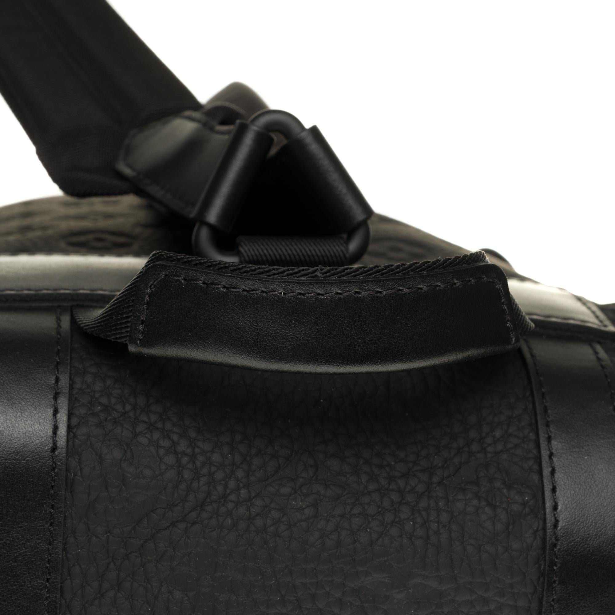 Brand New Louis Vuitton Rucksack in schwarzem Taurillon Leder gepraegt 3