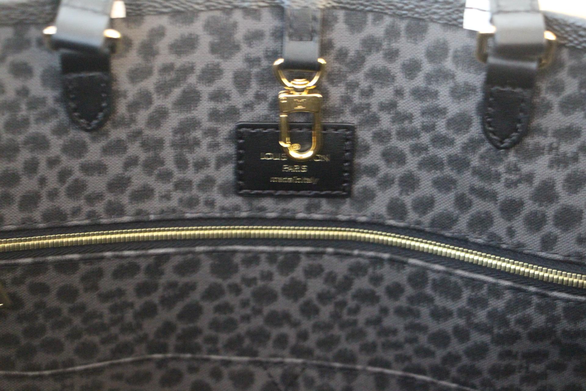 Nuova borsa Louis Vuitton nera Onthego Wild at Heart, Edizione Speciale 2021 12