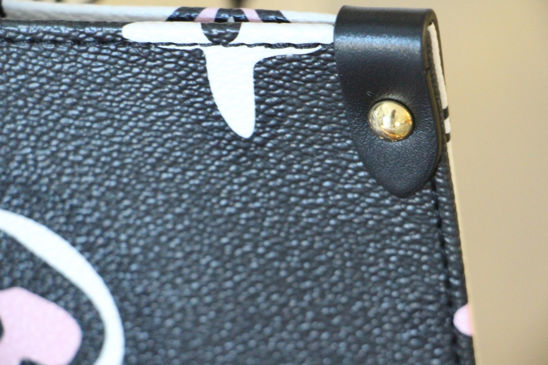 Nuova borsa Louis Vuitton nera Onthego Wild at Heart, Edizione Speciale 2021 3