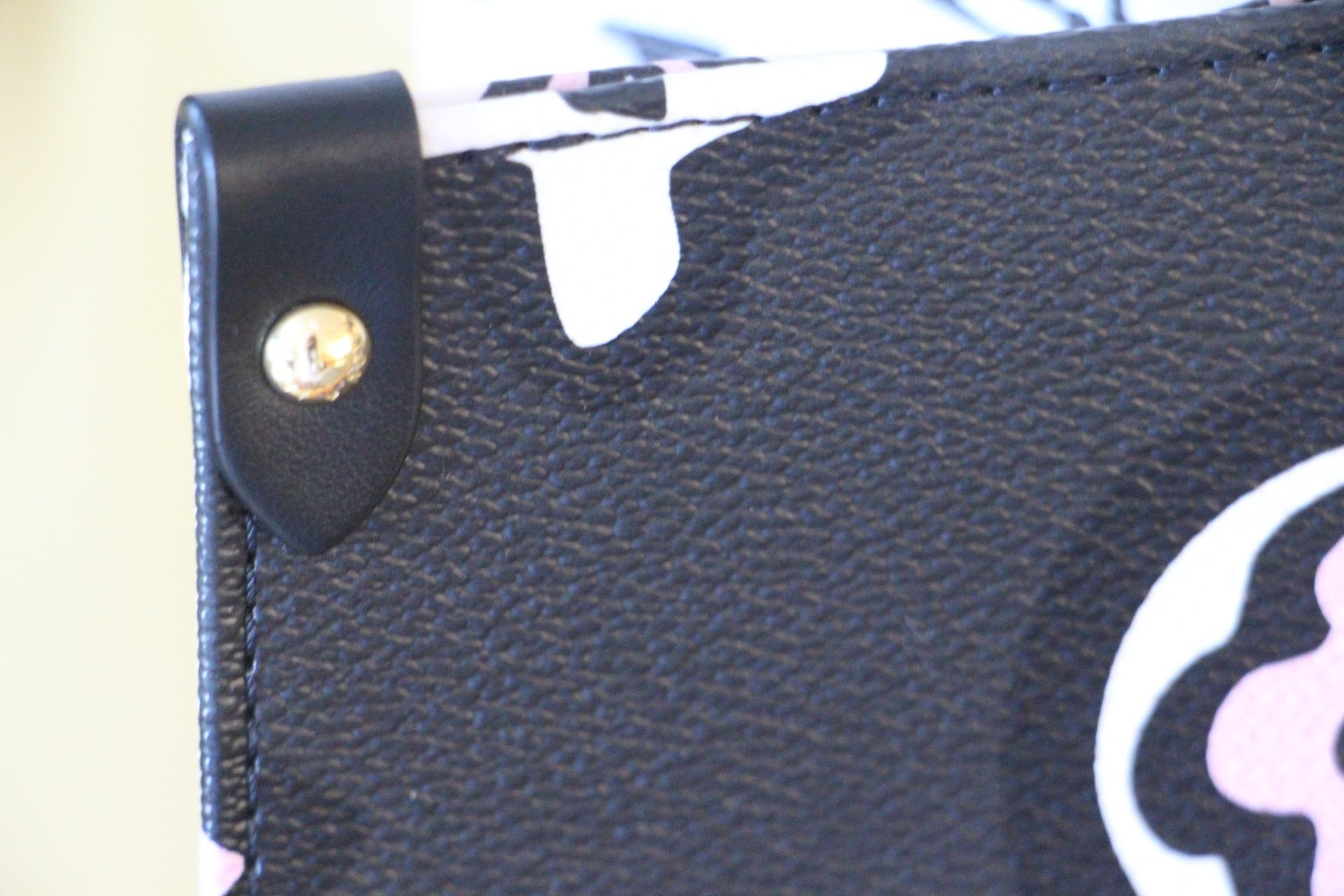Nuova borsa Louis Vuitton nera Onthego Wild at Heart, Edizione Speciale 2021 4