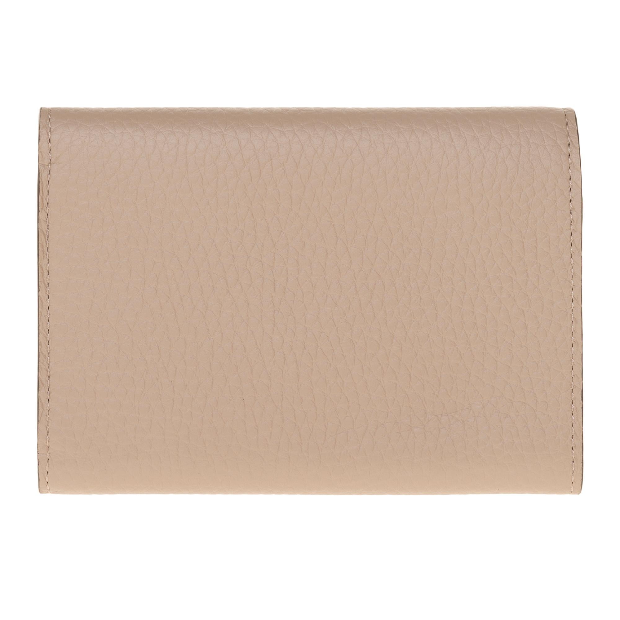 The Capucines Compact wallet in soft Taurillon leather is very practical. Its generous size is ideal for carrying the essentials of everyday life. This elegant version is both well designed and original. With two flaps, it can accommodate credit
