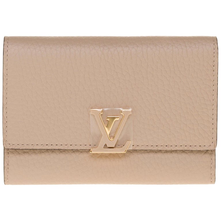 Brand New Louis Vuitton Capucines Compact Wallet in Galet Taurillon leather  For Sale