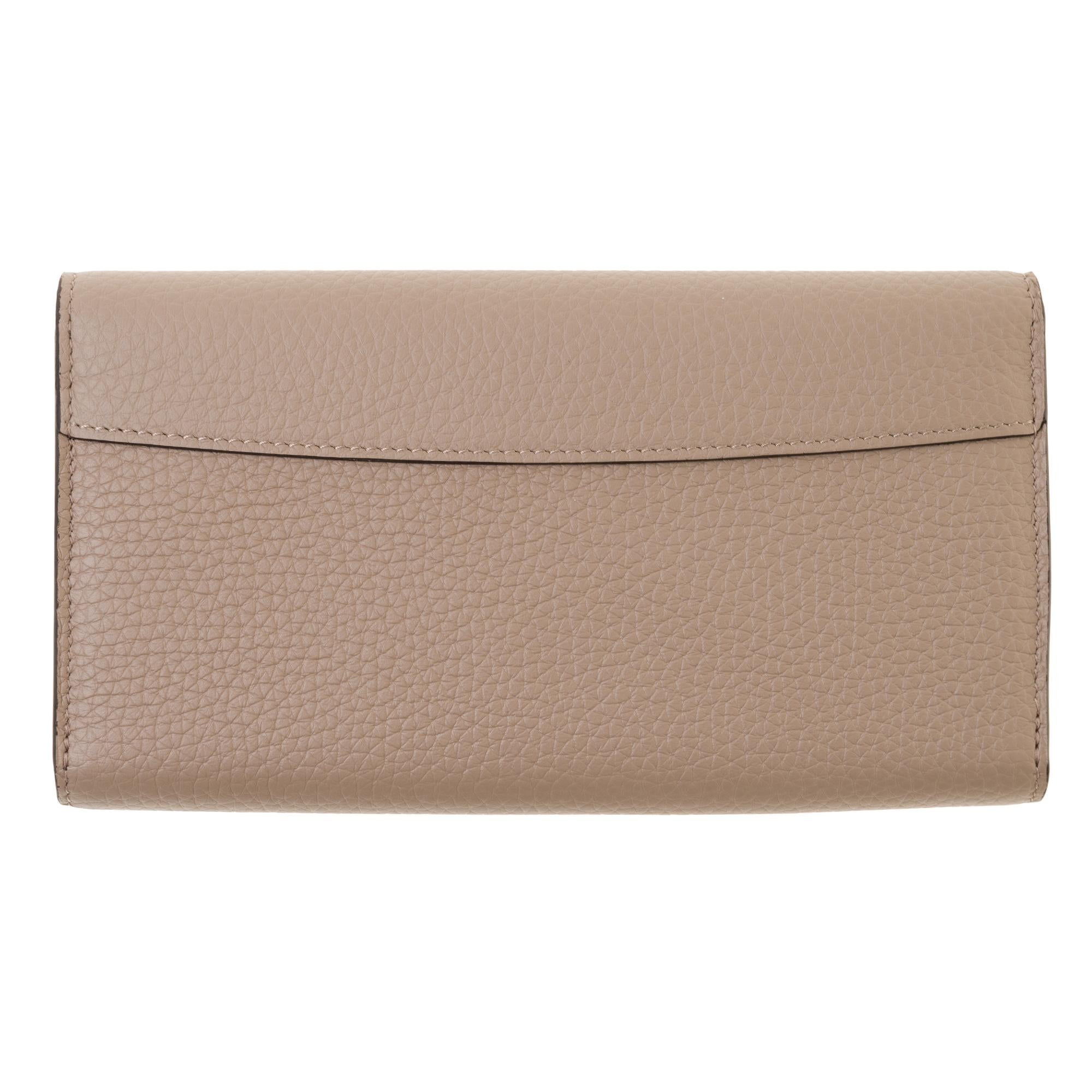 Crafted from soft Taurillon leather with LV initials, this elegant wallet is inspired by the iconic Capucine bag. As refined as it is functional, it is spacious enough to contain all your everyday essentials.
Details
20.0 x 11.0 x 2.5 cm
(Length x