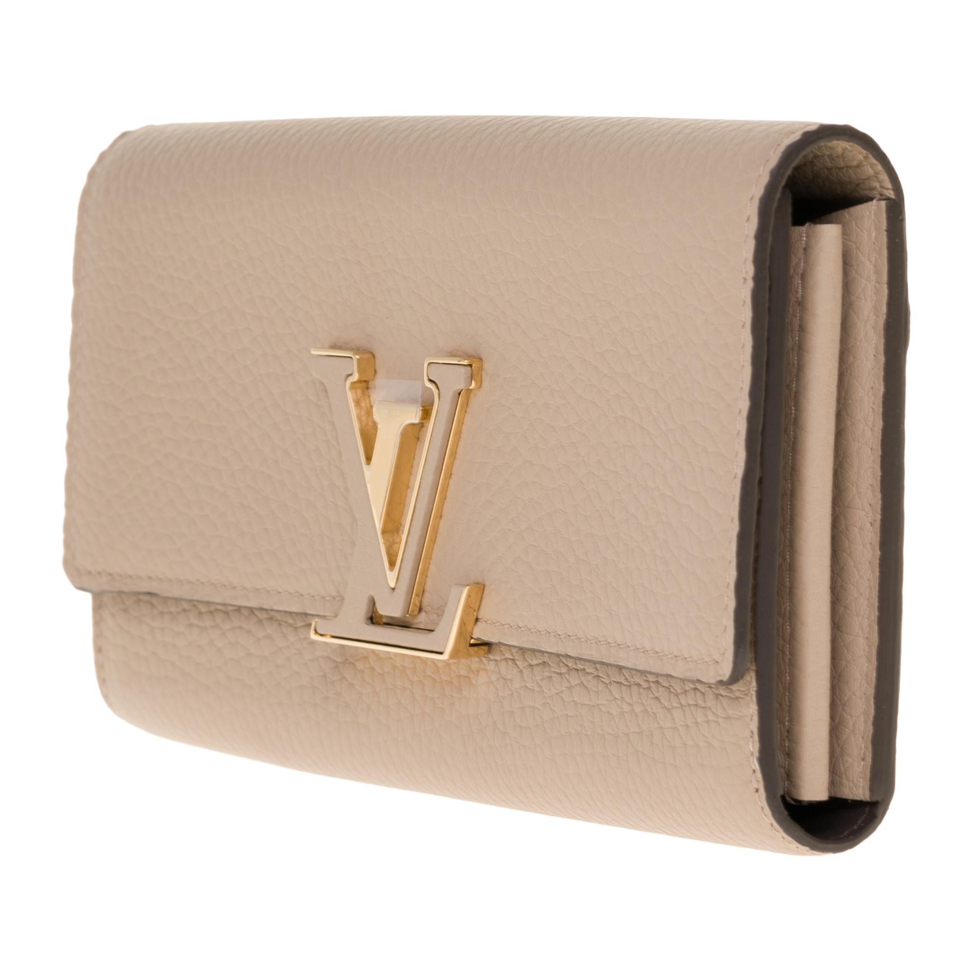 Beige Brand New Louis Vuitton Capucines GM Wallet in beige Taurillon leather For Sale