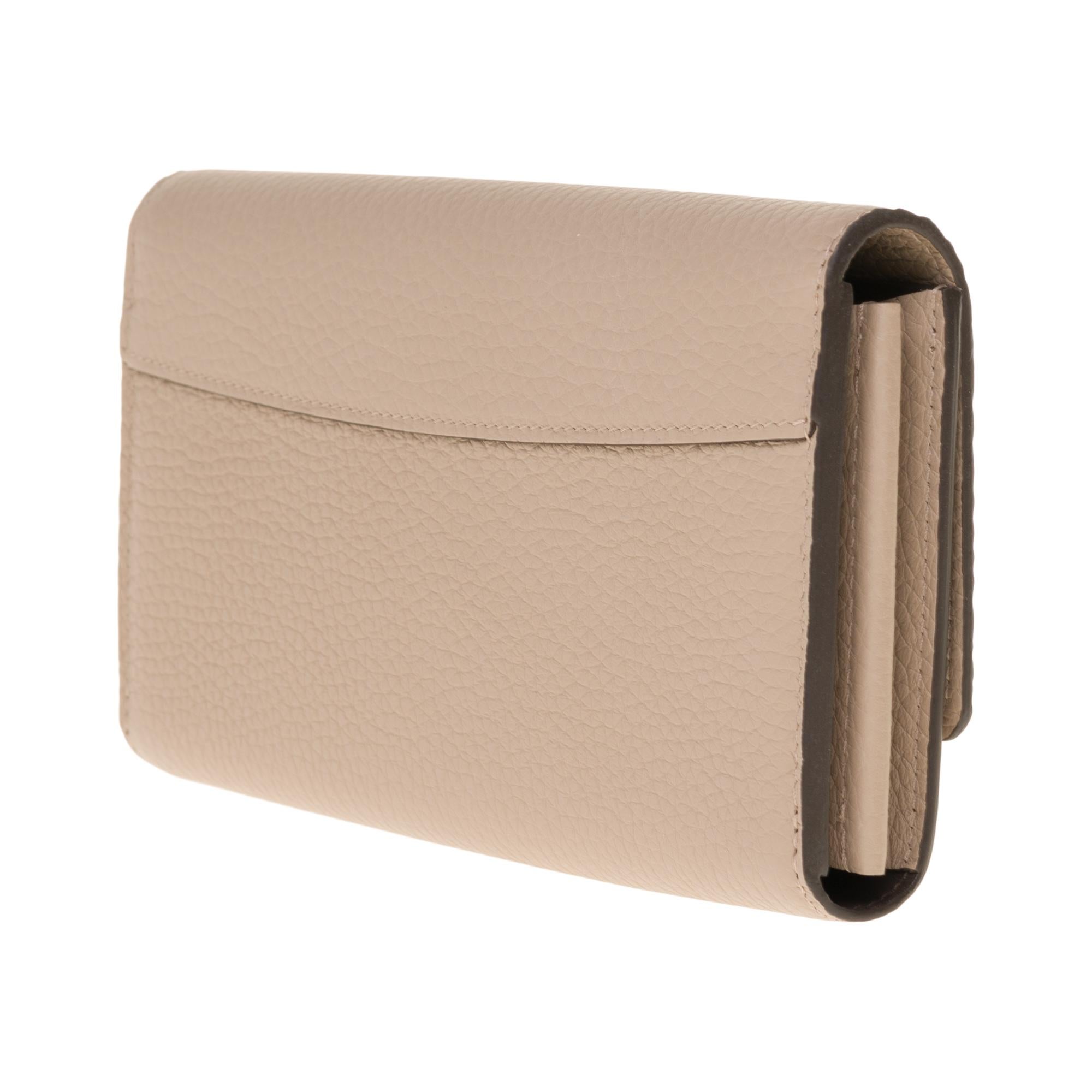 Brand New Louis Vuitton Capucines GM Wallet in beige Taurillon leather In New Condition For Sale In Paris, IDF