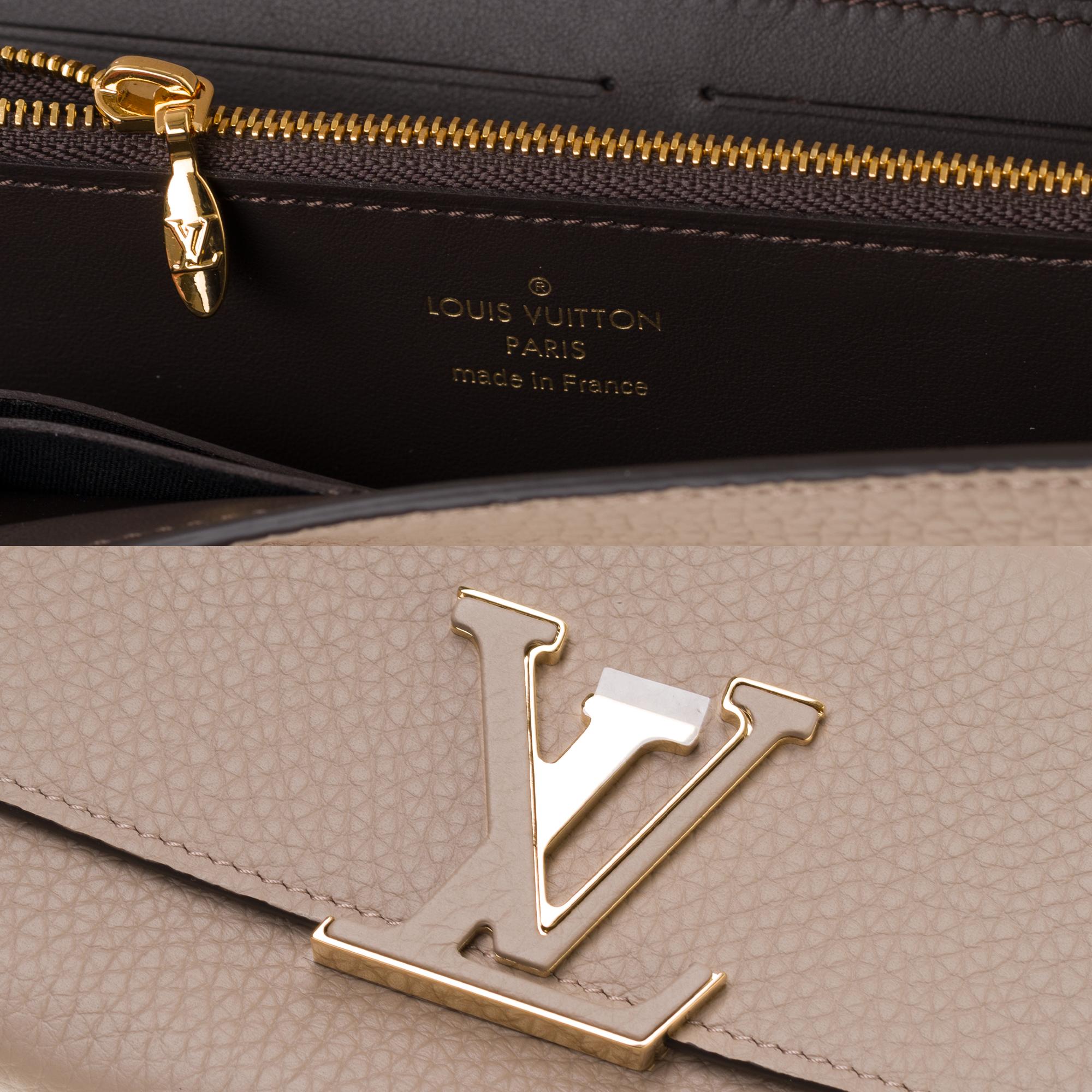 Women's or Men's Brand New Louis Vuitton Capucines GM Wallet in beige Taurillon leather For Sale
