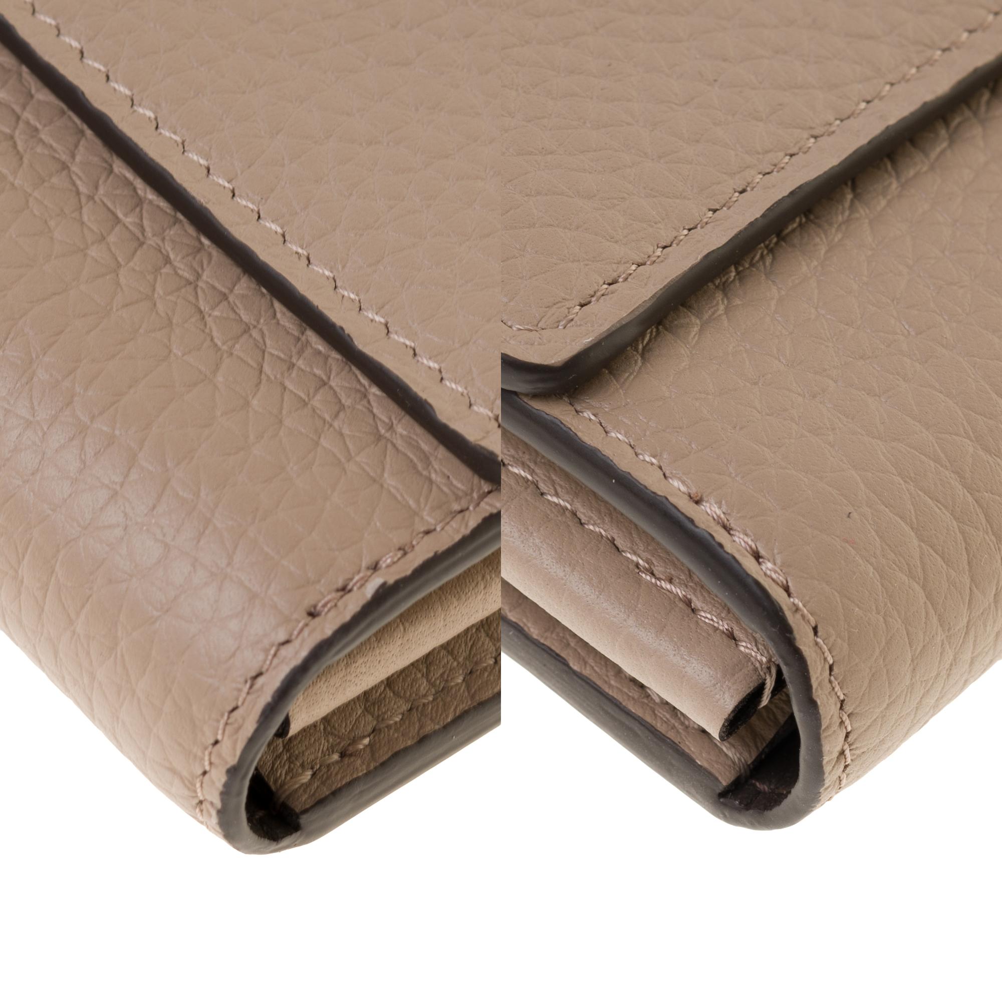Brand New Louis Vuitton Capucines GM Wallet in beige Taurillon leather For Sale 4