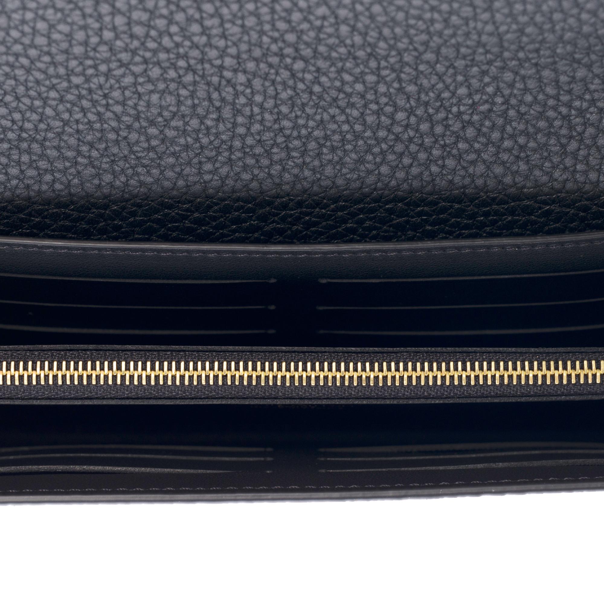 Brand New Louis Vuitton Capucines GM Wallet in black Taurillon leather For Sale 2