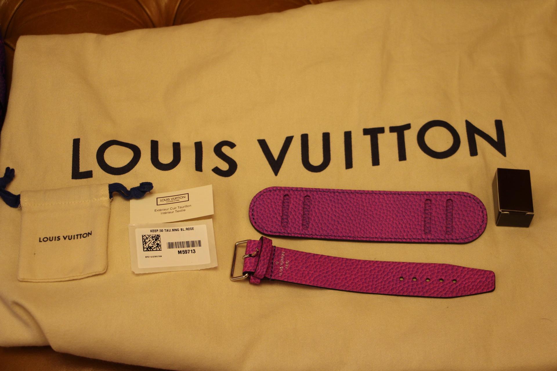 This extraordinary Louis Vuitton Keepall 50 has got very unique color gradient in fluorescent finish. When you look at it, you've got a feeling of an optical illusion with very changing and vivid colors. Made from Virgil Abloh’s new Taurillon