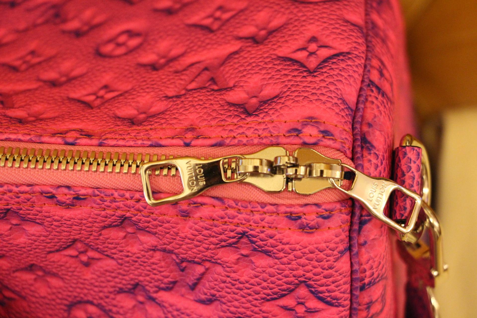 Brand New Louis Vuitton Keepall 50B Taurillon Illusion Blue/Pink by Virgil Abloh In New Condition In Saint-ouen, FR