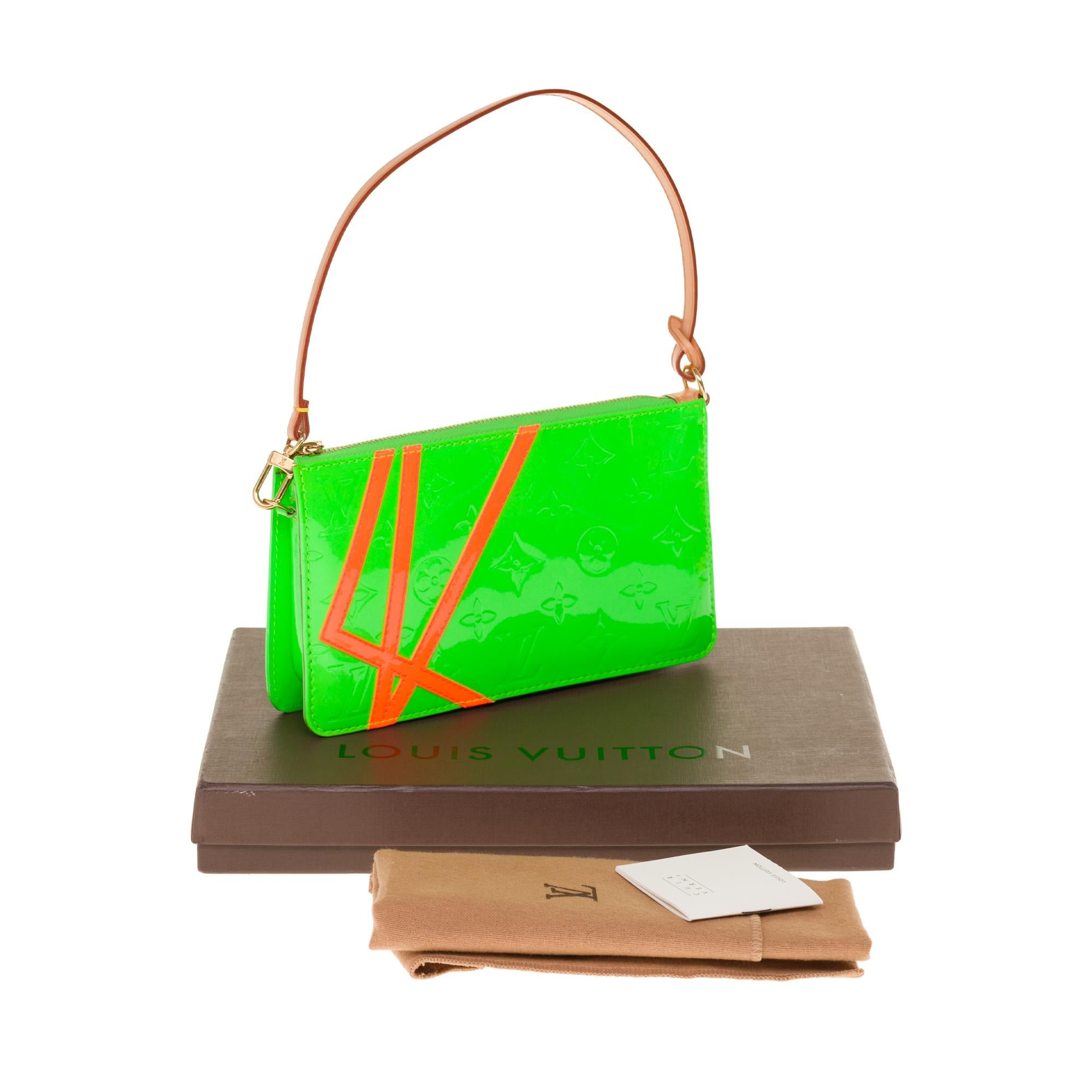 Brand New Louis Vuitton Lexington limited edition Pouch in green patent leather 4