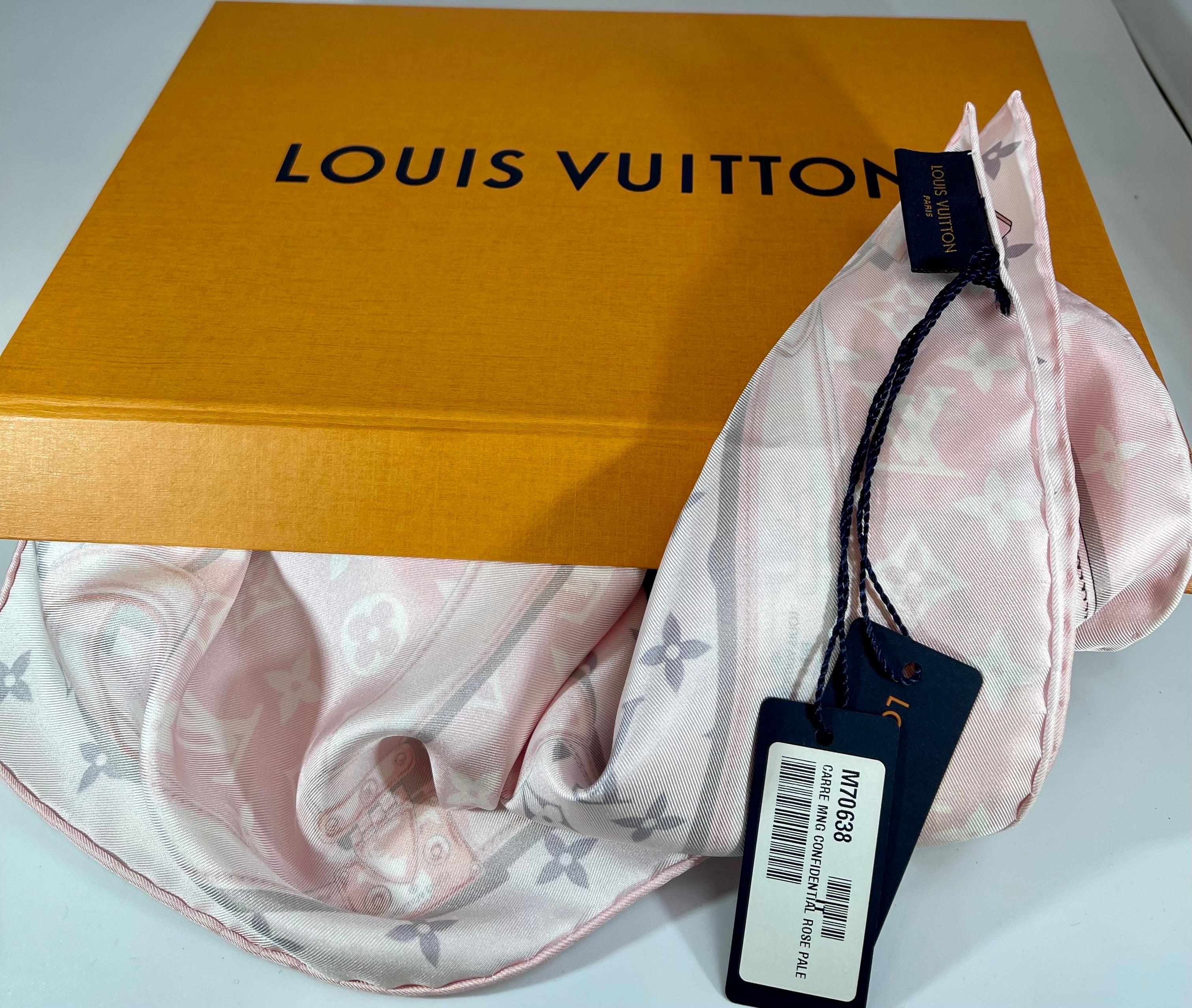 Brandneue Louis Vuitton Rose Ballerine  Monogrammierter quadratischer Seidenschal Giant Escale  im Angebot 3