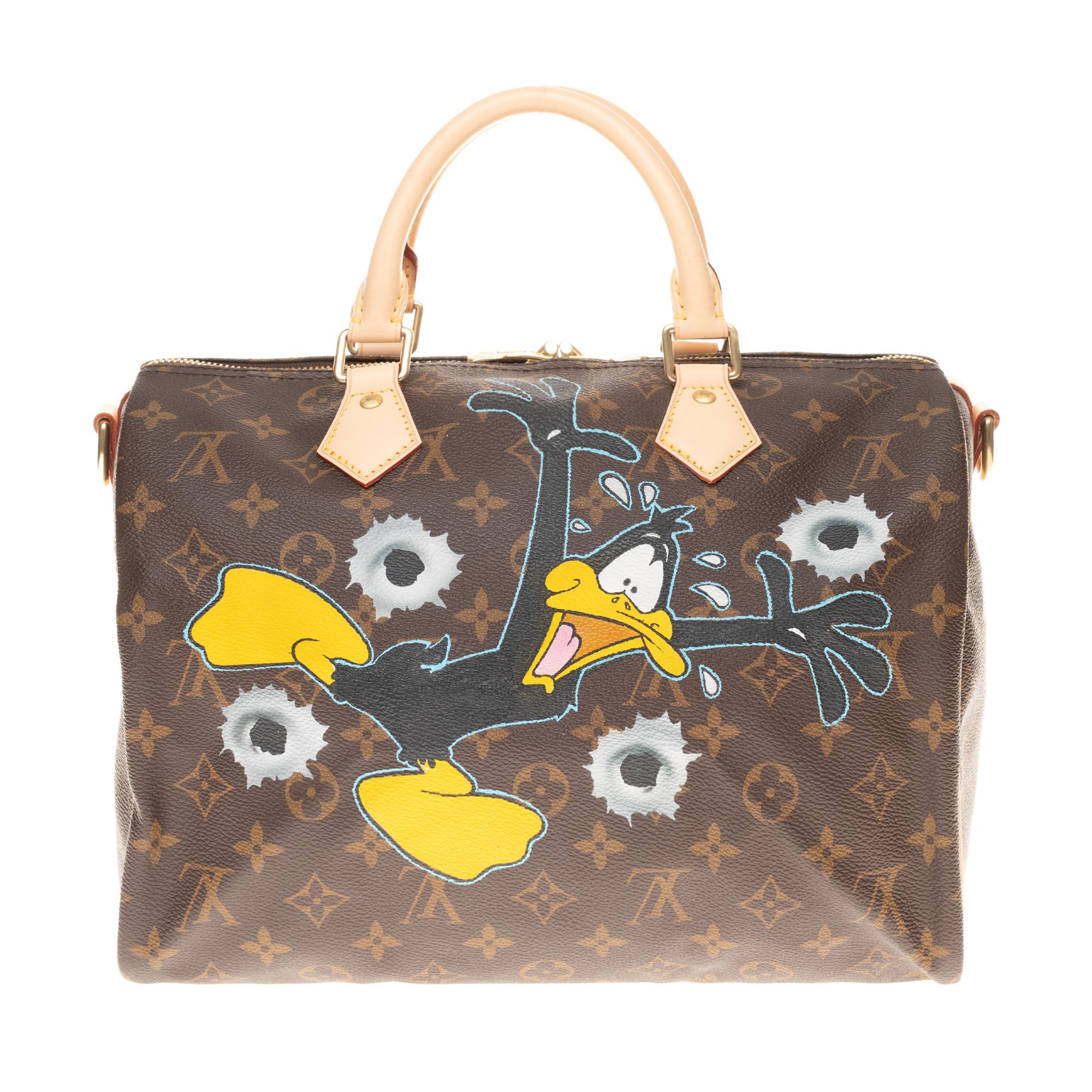 Beautiful brand new Louis Vuitton Speedy 30 cm with strap in monogram canvas coated brown and natural leather, gold metal trim, double handle in natural leather allowing a handheld or shoulder carry.
This article was personalized by the trendy