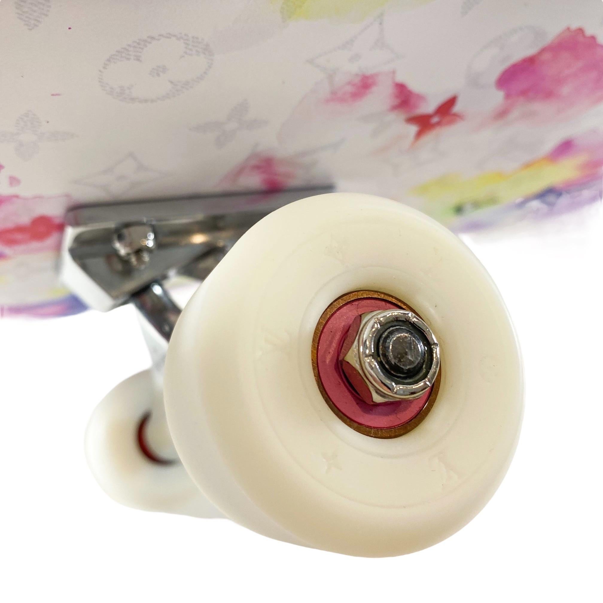 Louis Vuitton Wasserfarbenes Skateboard, brandneu für Damen oder Herren im Angebot