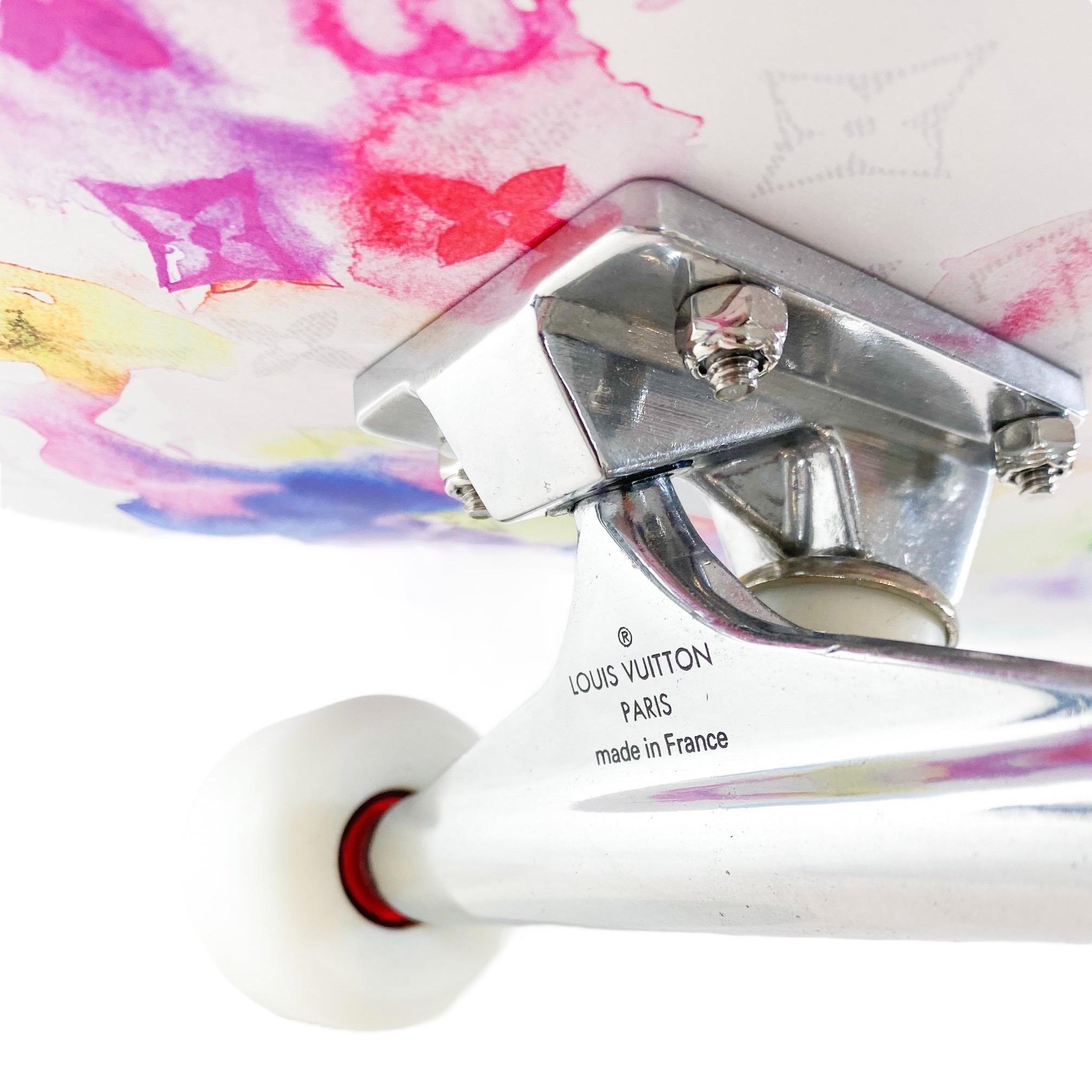 Louis Vuitton Wasserfarbenes Skateboard, brandneu im Angebot 2