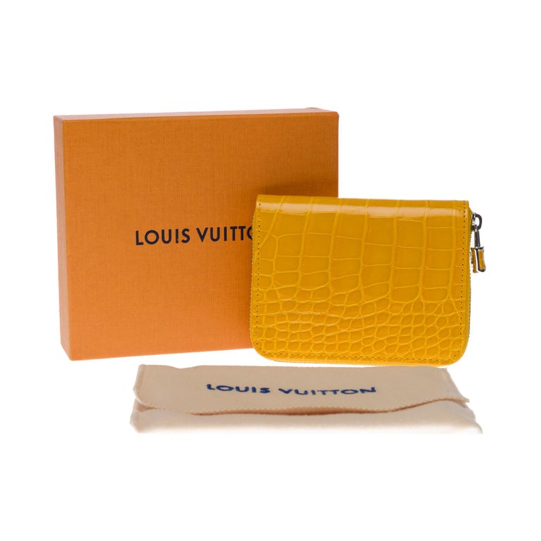 Brand New Louis Vuitton Zippy Padlock Wallet in Yellow alligator leather For Sale 8