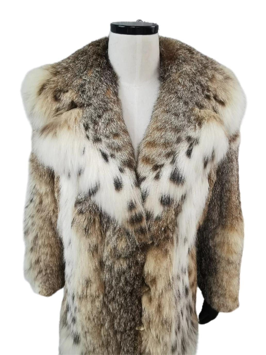 DESCRIPTION : BRAND NEW BOBCAT LYNX FUR COAT SIZE 4-6 :

Brand new, notch colar, supple skins, beautiful fresh fur, buttons for closure, too slit pockets, nice big full pelts skins in excellent condition.

This item is made in Canada with the best