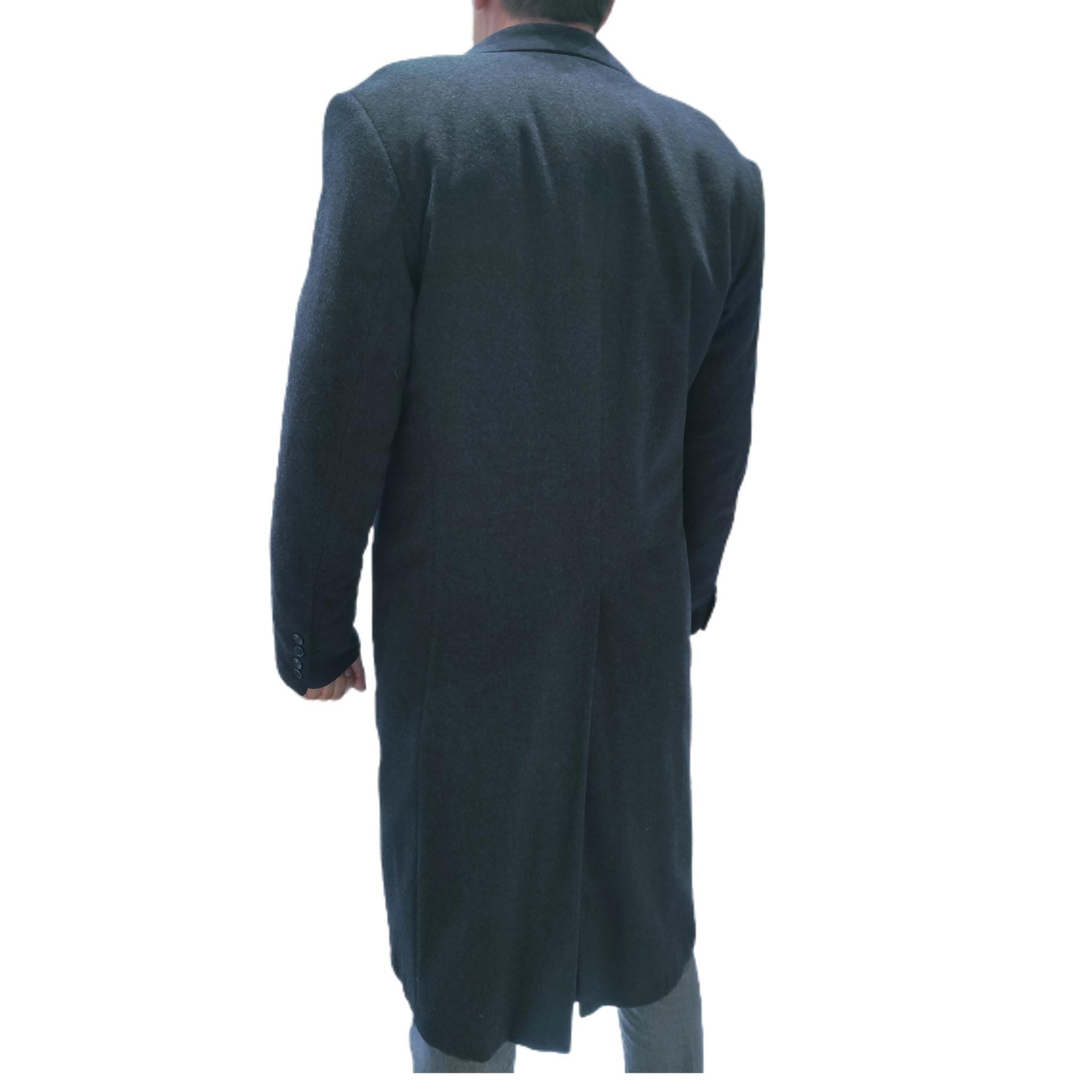 DESCRIPTION :   new Mens Loro Piana wool and fur lining

Vibrant grays, short collar, buttons for closure, too slit pockets, nice big full pelts sheared mink fur lining

Stock number : 002LORO

MADE IN ITALY.

MEASUREMENTS TO BE ANNOUNCED 