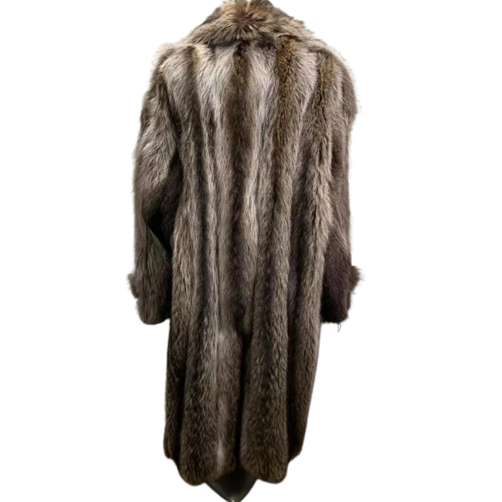 Brand new men's raccoon fur coat size 2 XL In New Condition For Sale In Montreal, Quebec
