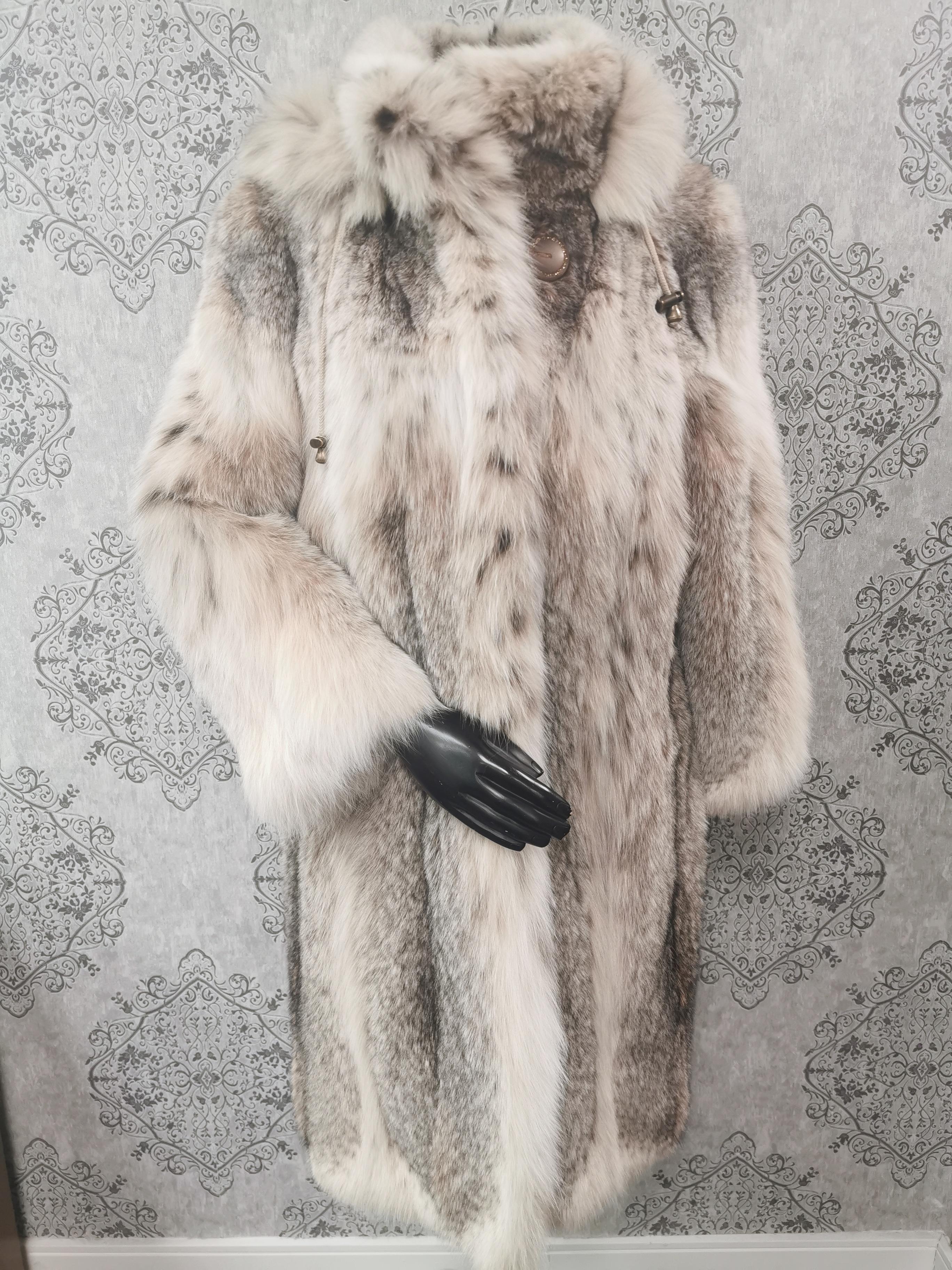 Brand new lightweight lynx fur coat with detachable hood size 14 L For Sale 2