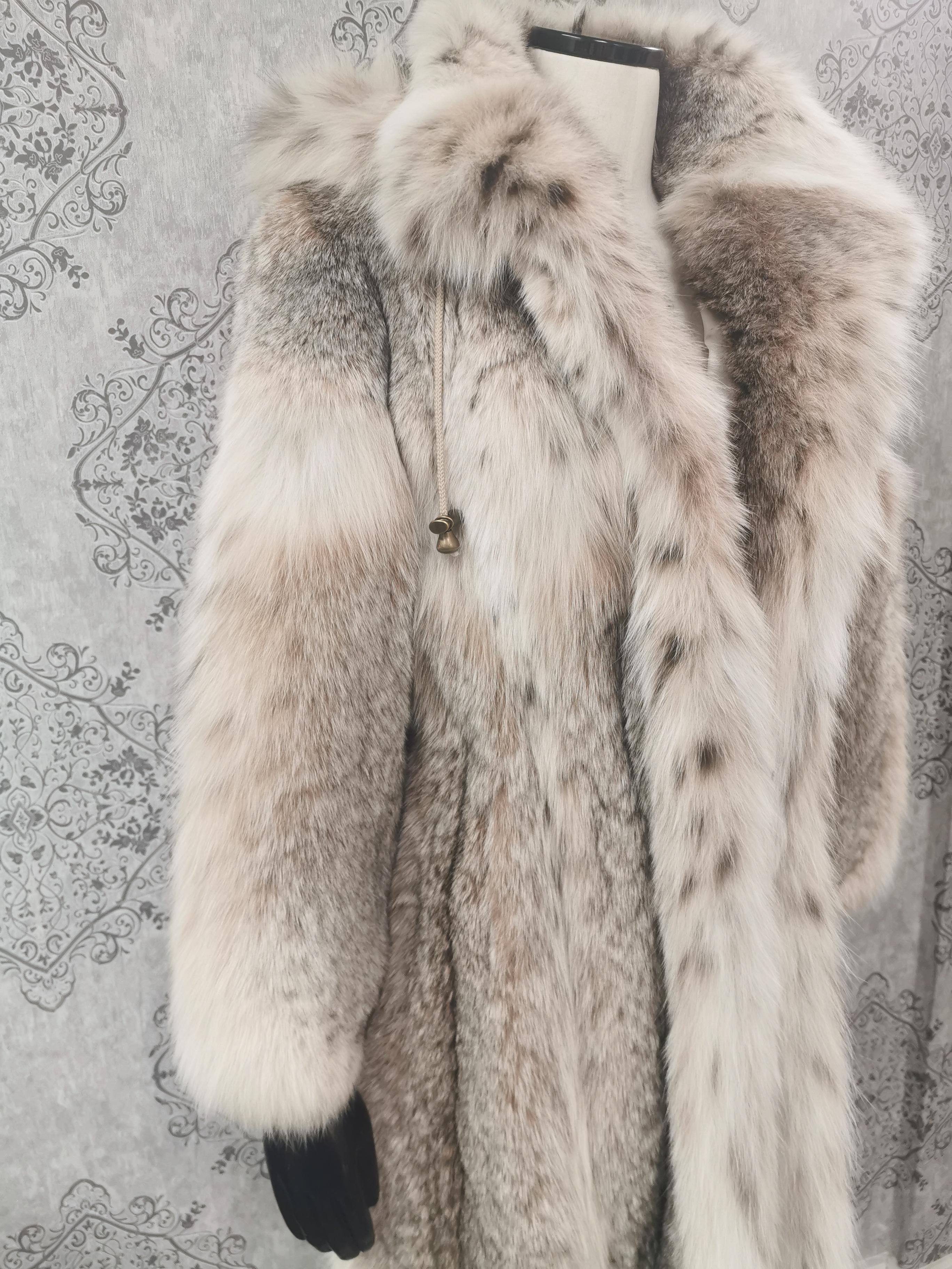 Brand new lightweight lynx fur coat with detachable hood size 14 L For Sale 7