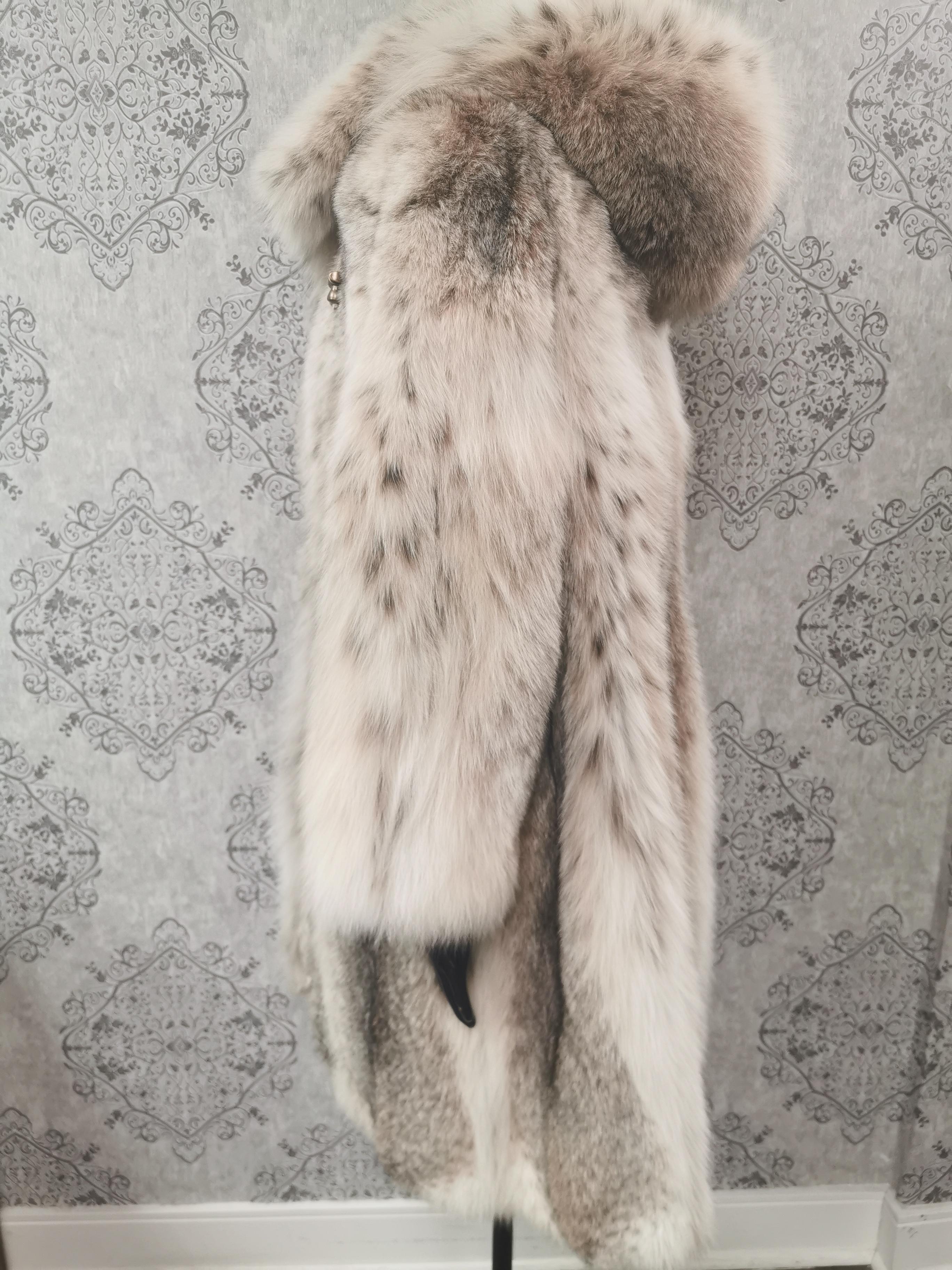 Beige Brand new Montana lynx fur coat with detachable hood size 14 L