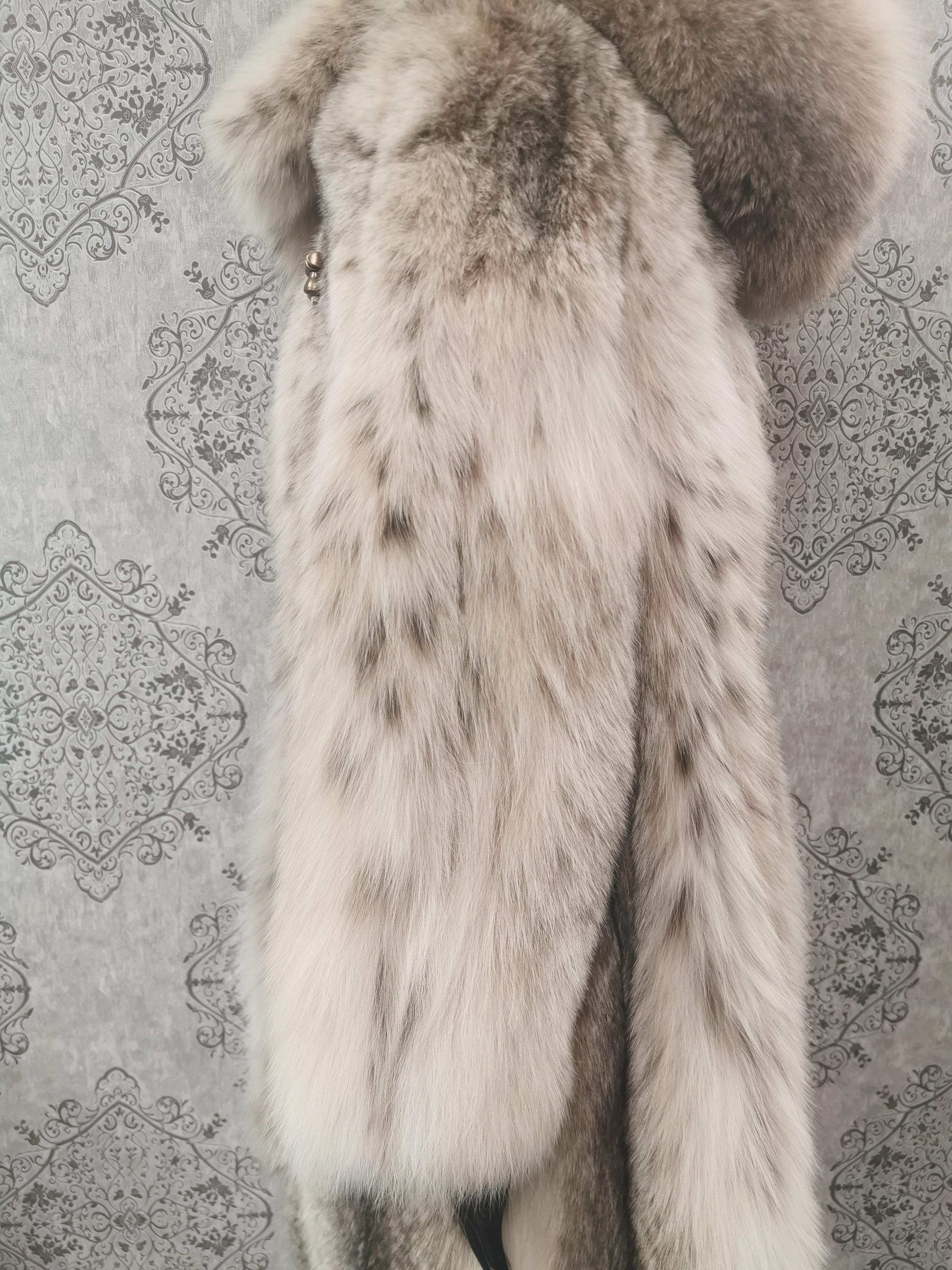 Gray Brand new lightweight lynx fur coat with detachable hood size 14 L For Sale