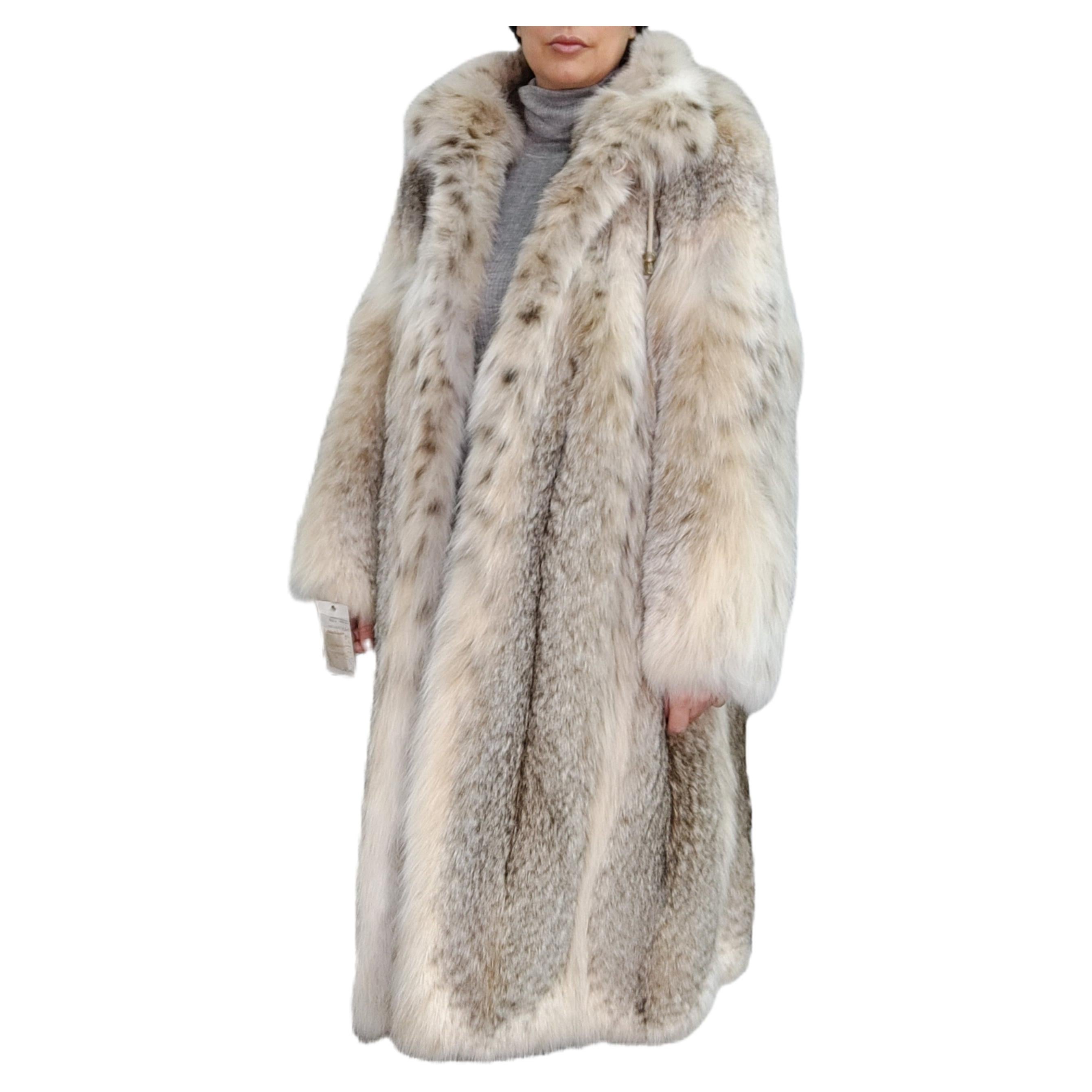 Brand new lightweight lynx fur coat with detachable hood size 14 L For Sale