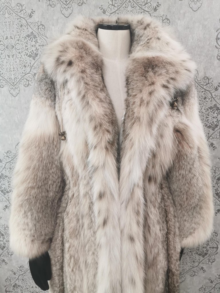 Brand new lightweight lynx fur coat with detachable hood size 24 XXL