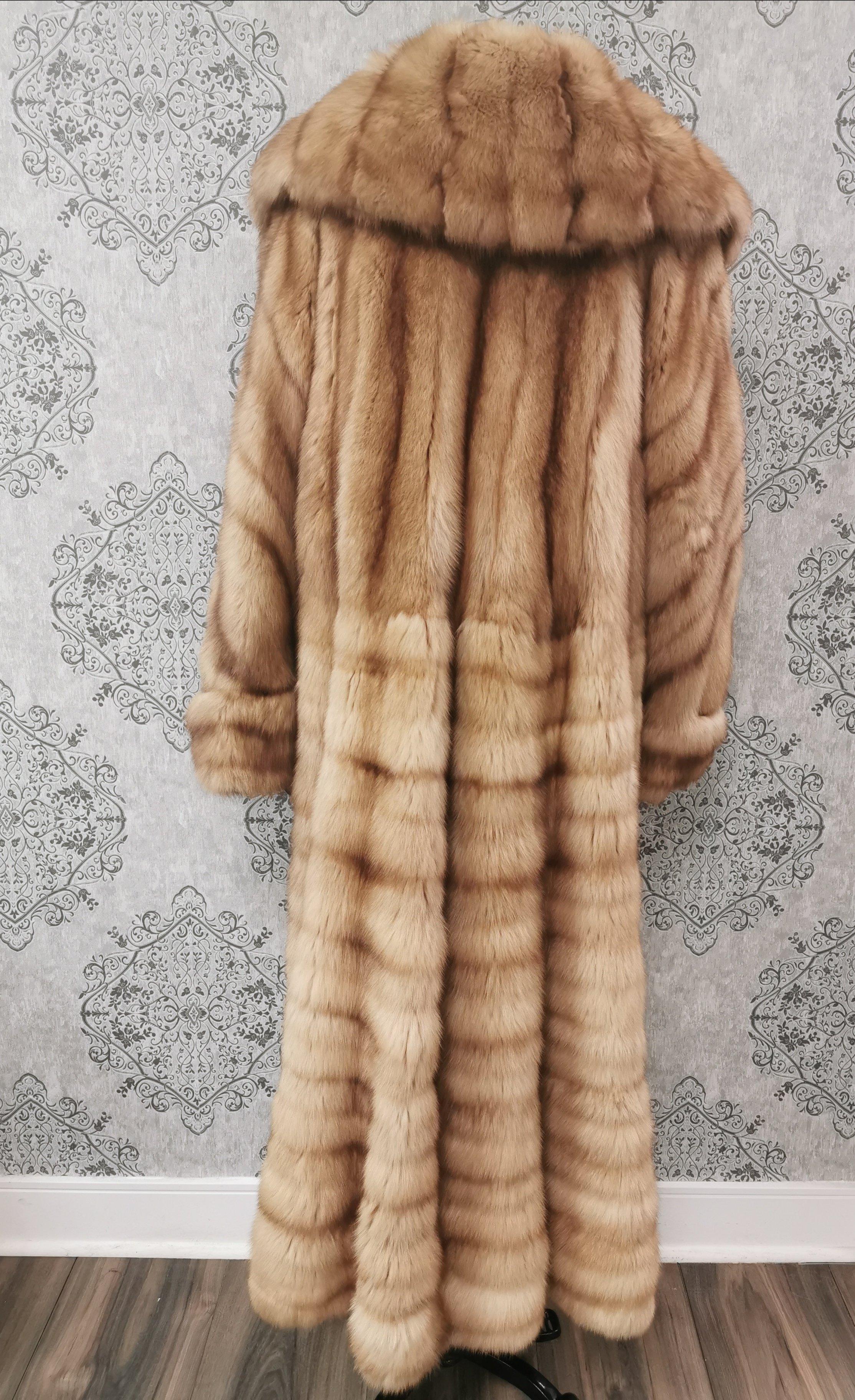 Manteau en fourrure de sable dorée (taille 14/ Large) Neuf avec étiquette en vente 1