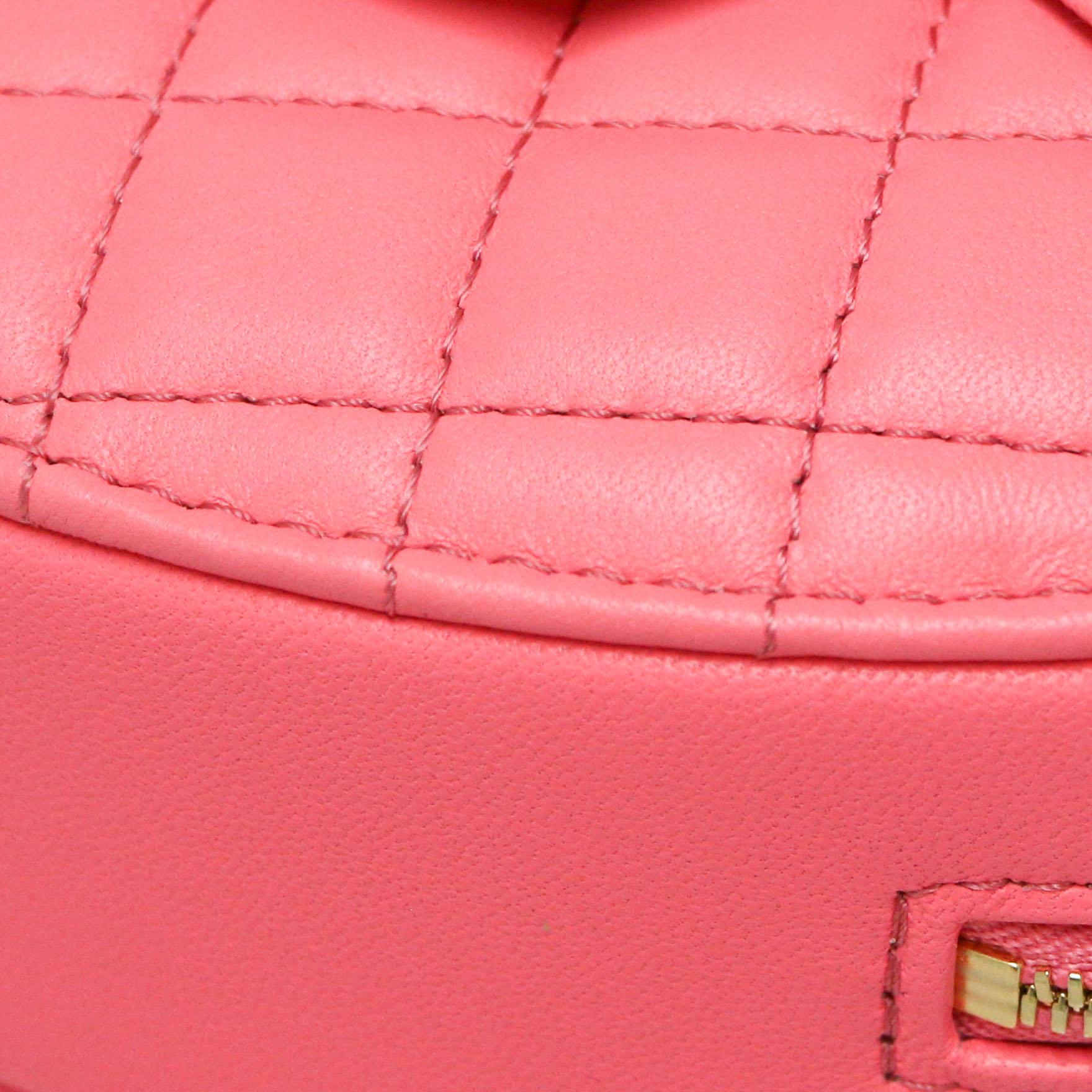 Brand New Pink Chanel Heart Bag en vente 3