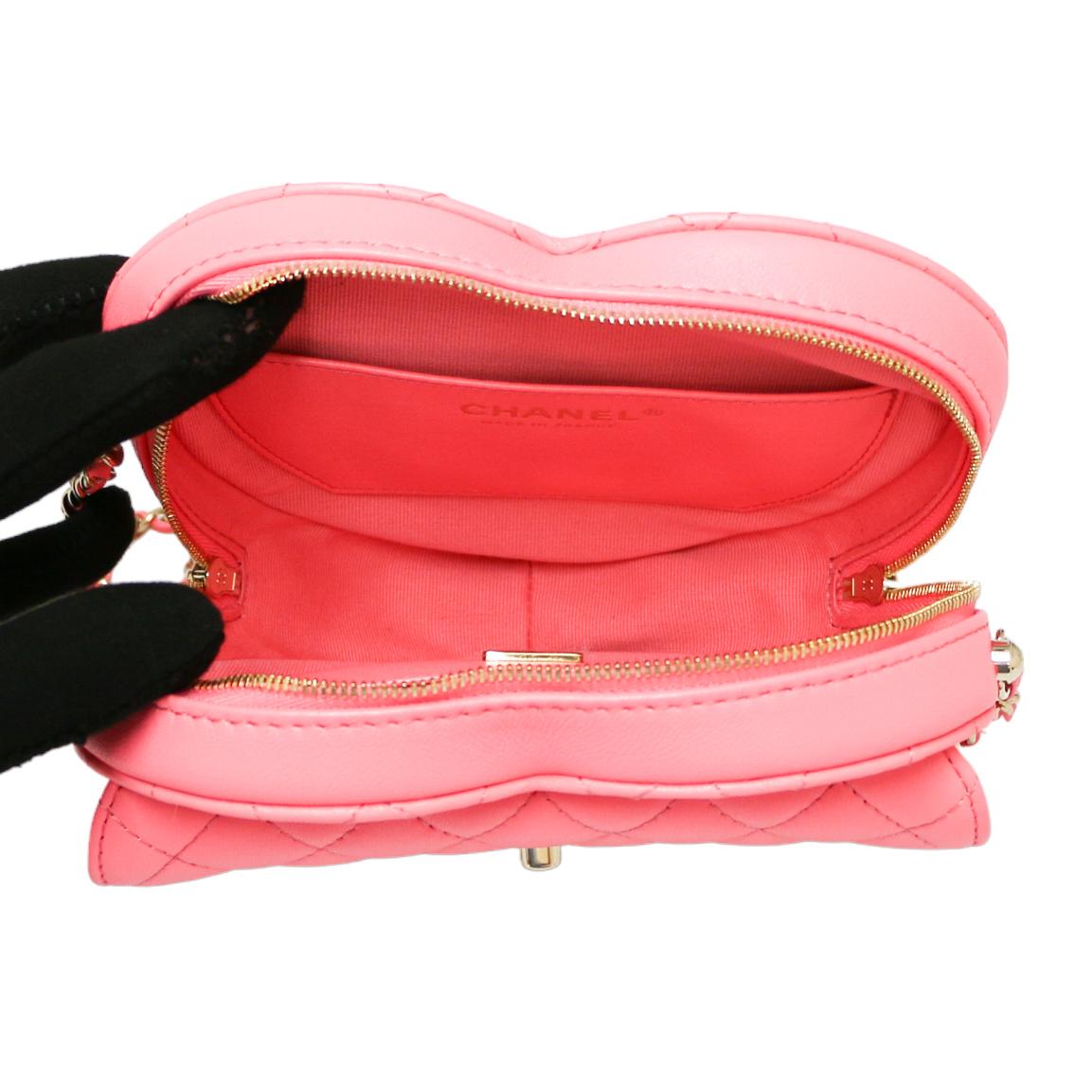 Brand New Pink Chanel Heart Bag In New Condition For Sale In Paris, FR