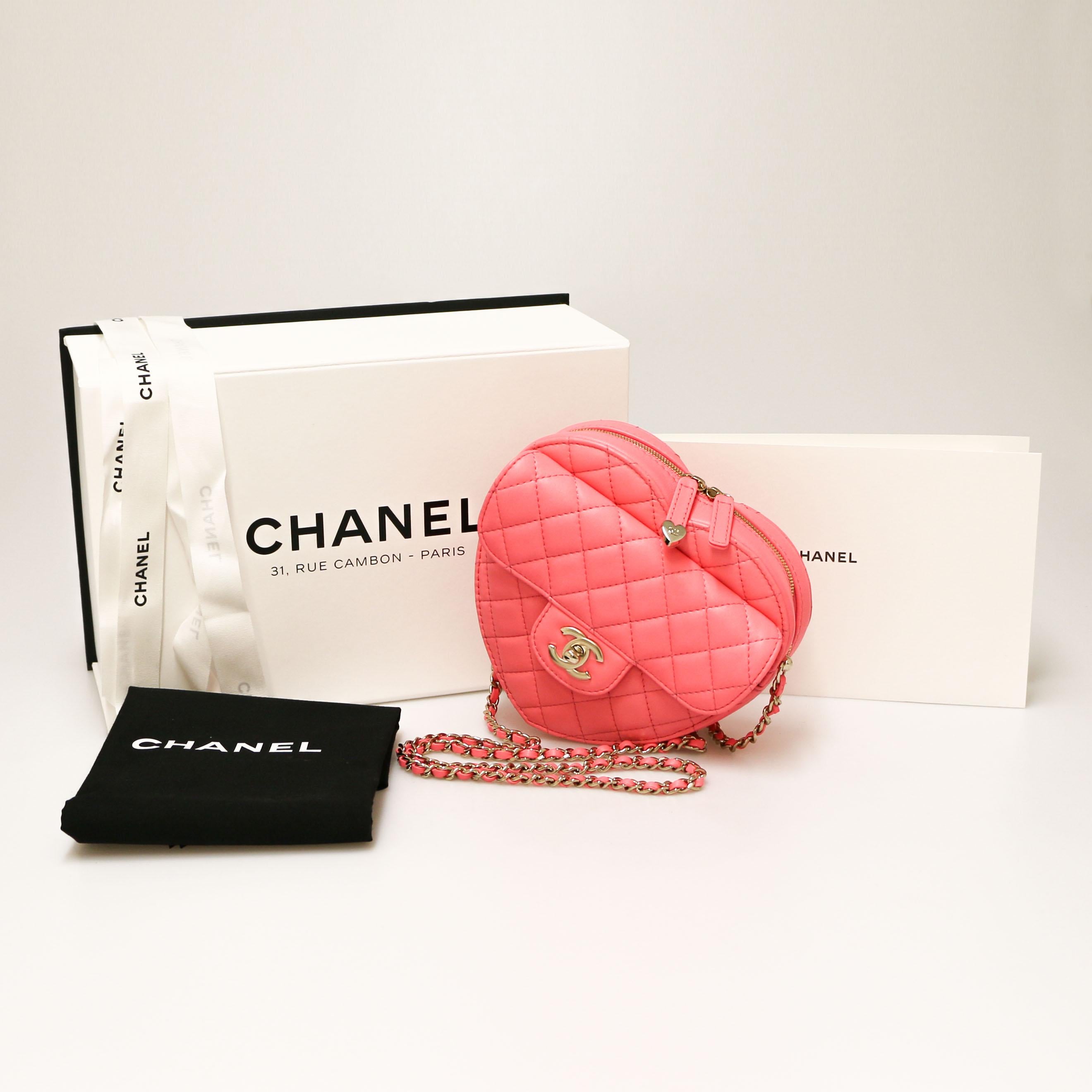 Brand New Pink Chanel Heart Bag en vente 1