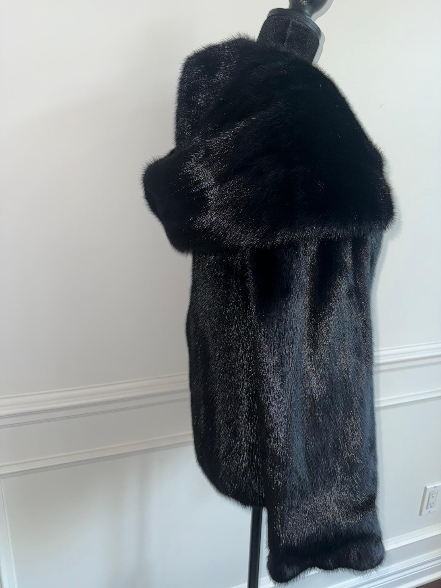 Nuova giacca in pelliccia di visone nero pece con doppio cappuccio di pelliccia  (Taglia 8 - M) in vendita 6