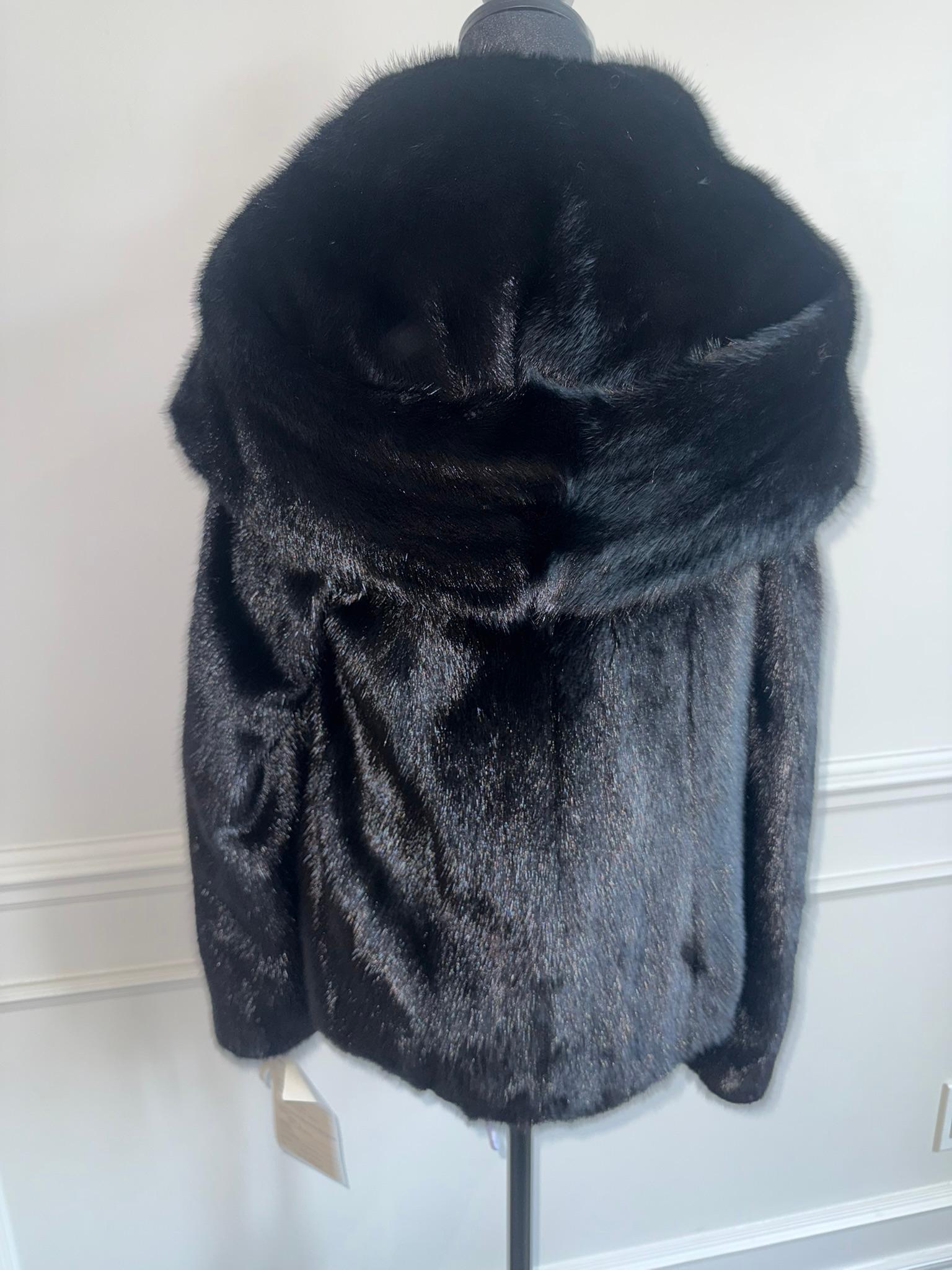 Nuova giacca in pelliccia di visone nero pece con doppio cappuccio di pelliccia  (Taglia 8 - M) in vendita 7