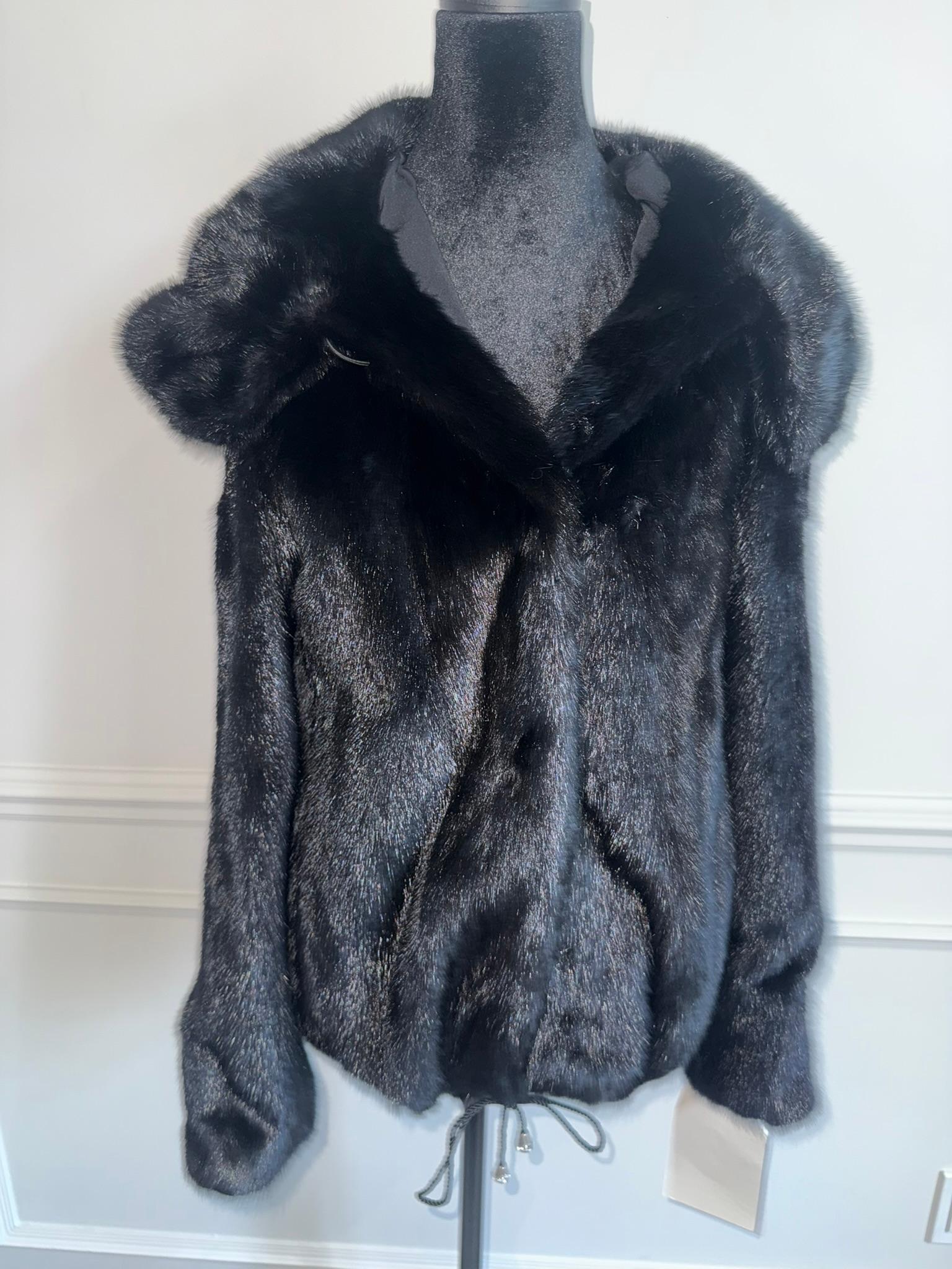 Nuova giacca in pelliccia di visone nero pece con doppio cappuccio di pelliccia  (Taglia 8 - M) in vendita 8