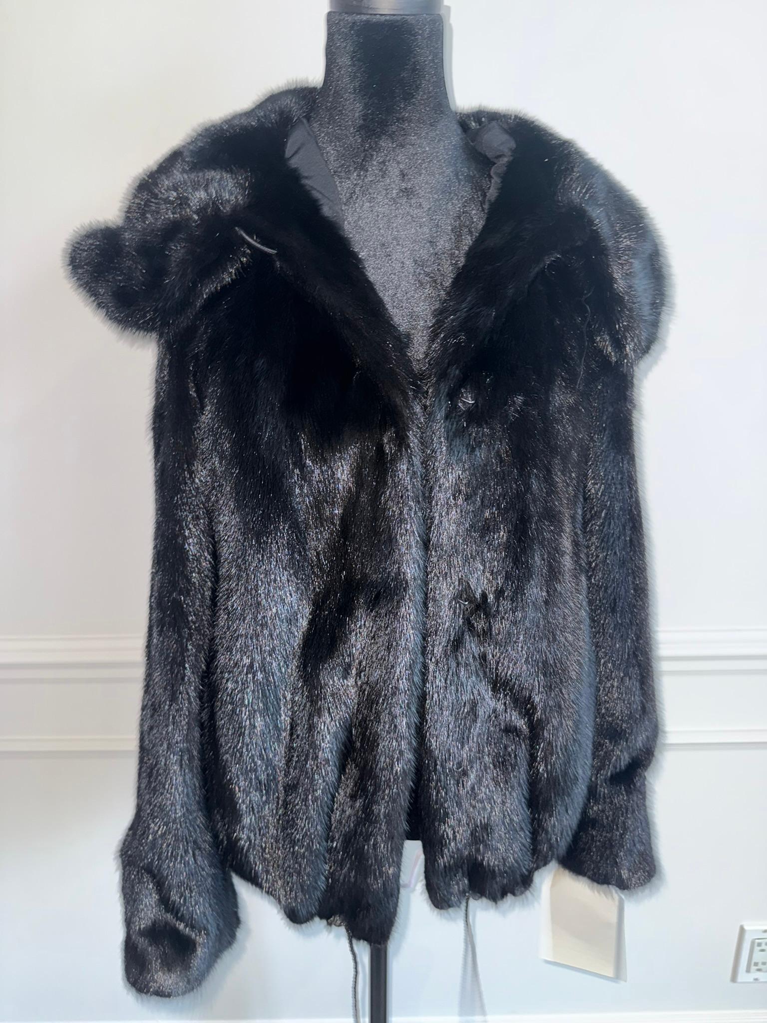Nuova giacca in pelliccia di visone nero pece con doppio cappuccio di pelliccia  (Taglia 8 - M) in vendita 9