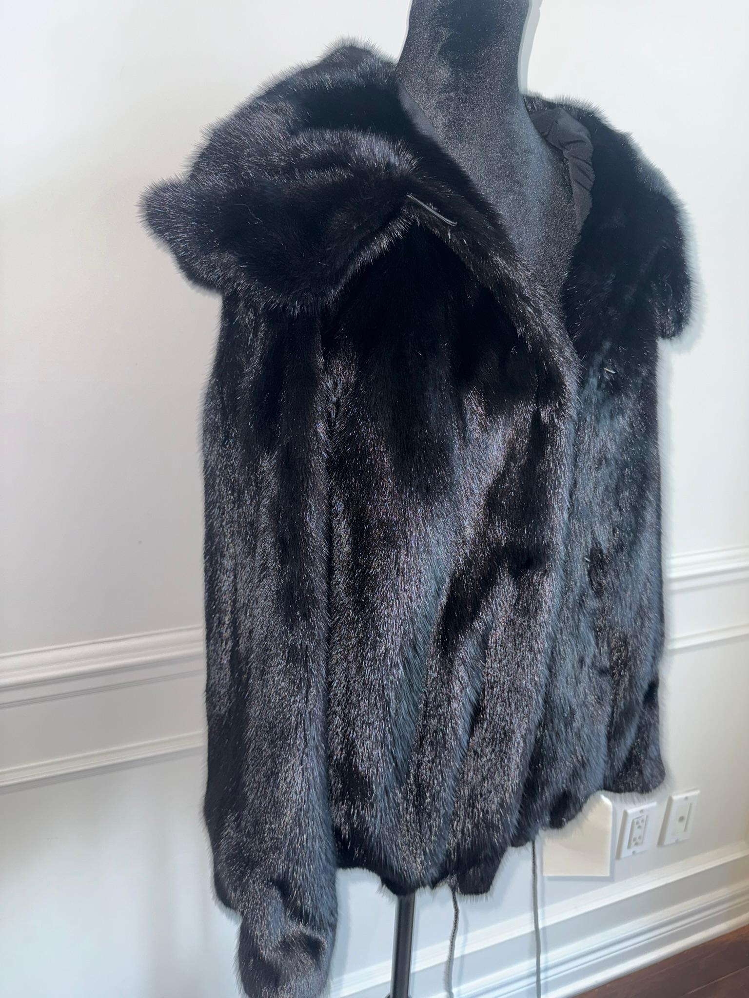 Nuova giacca in pelliccia di visone nero pece con doppio cappuccio di pelliccia  (Taglia 8 - M) in vendita 10