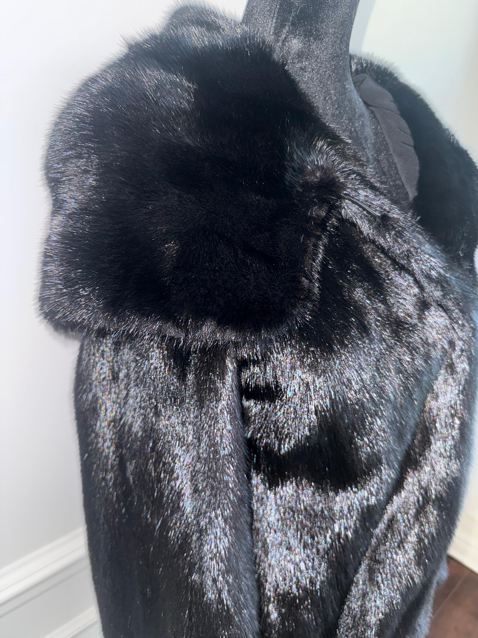 Donna Nuova giacca in pelliccia di visone nero pece con doppio cappuccio di pelliccia  (Taglia 8 - M) in vendita