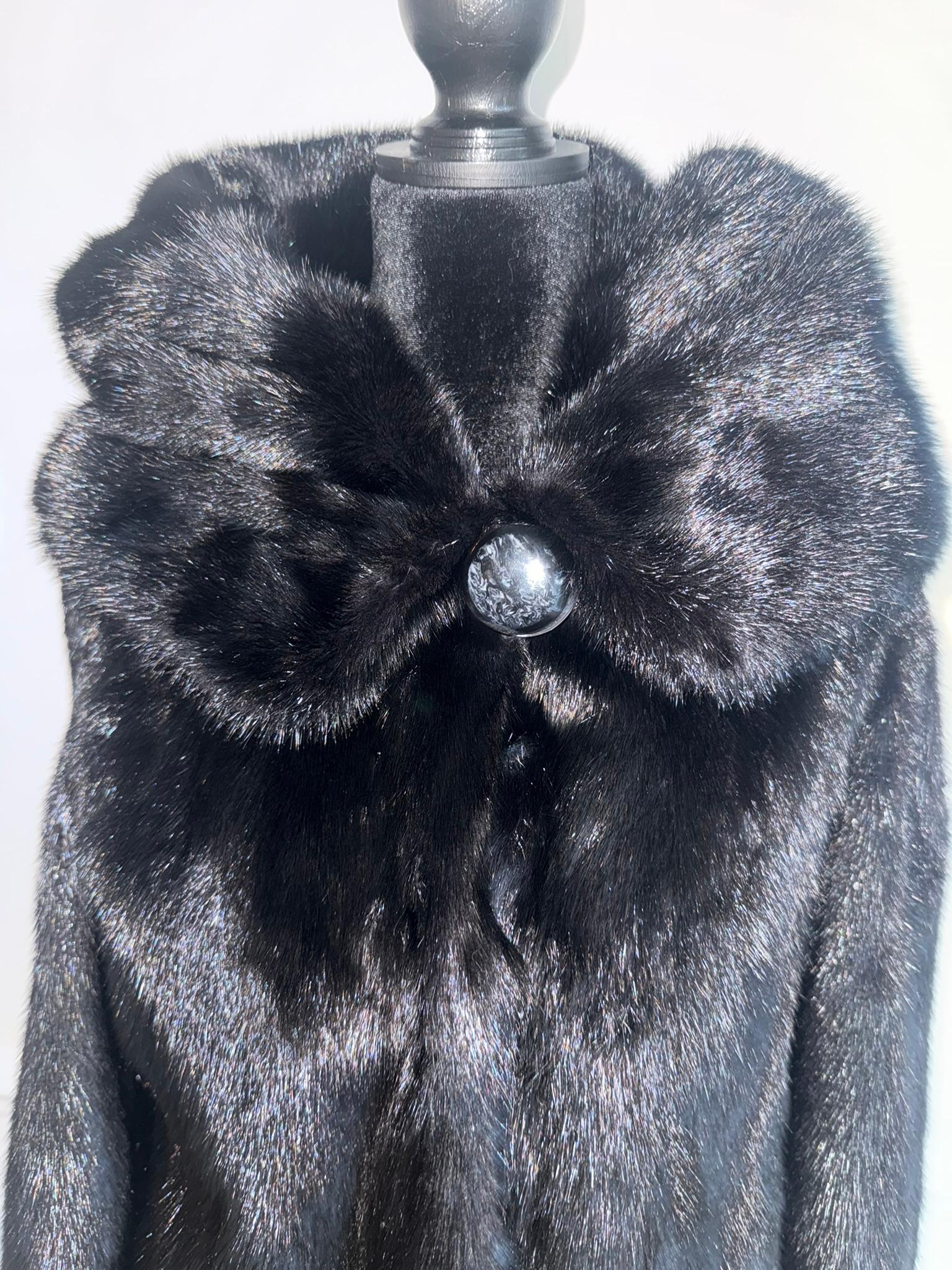 Nuova giacca in pelliccia di visone nero pece con doppio cappuccio di pelliccia  (Taglia 8 - M) in vendita 2